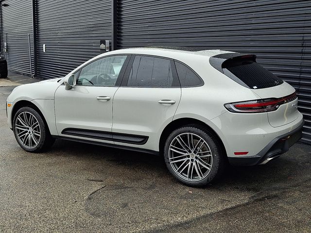 2026 Porsche Macan T - Photo 3