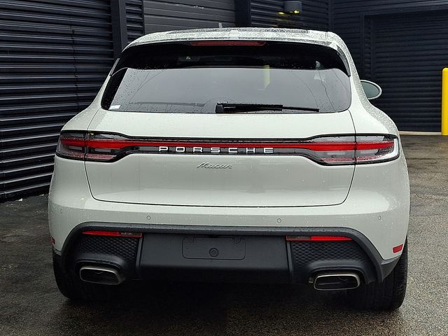 2026 Porsche Macan T - Photo 6