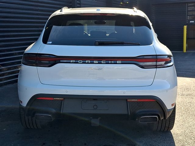 2026 Porsche Macan T - Photo 6