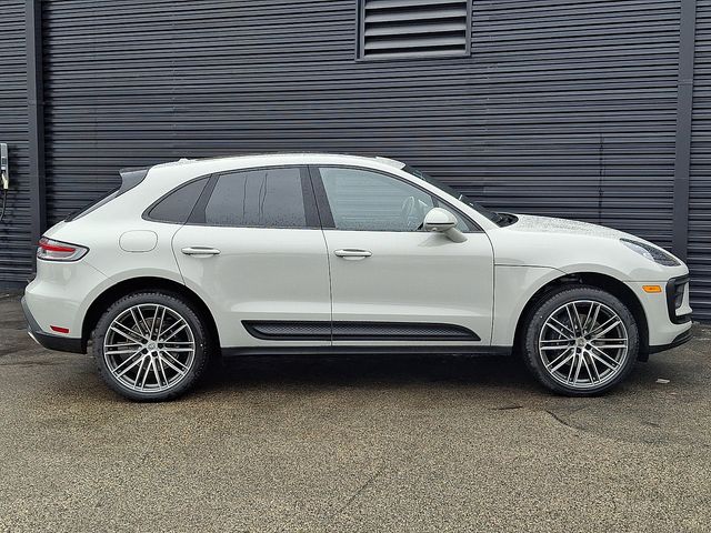2026 Porsche Macan T - Photo 8