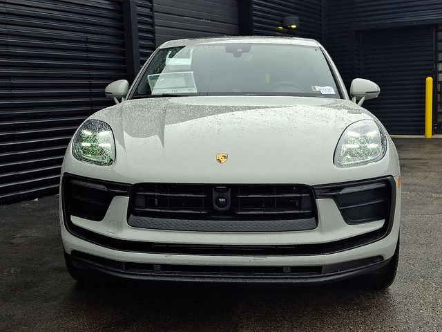 2026 Porsche Macan T - Photo 10