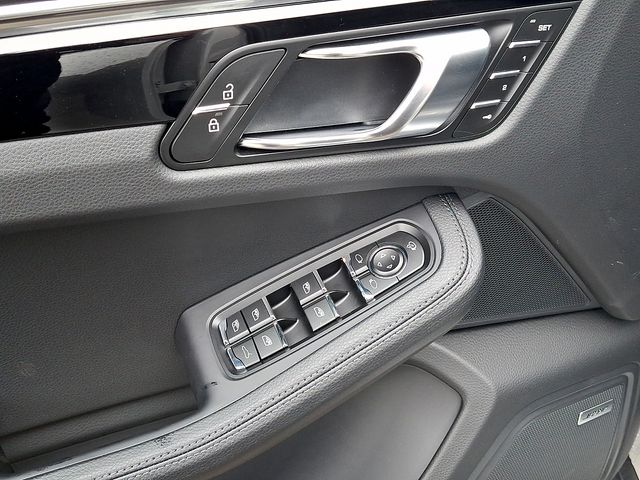 2026 Porsche Macan T - Photo 14