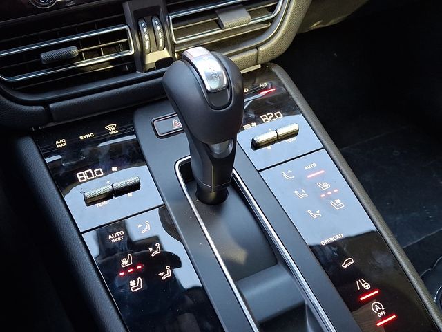 2025 Porsche Macan - Photo 15