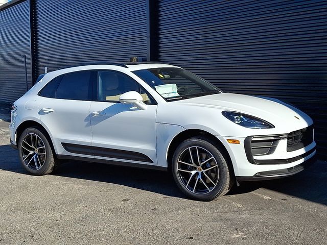 2026 Porsche Macan T - Photo 9