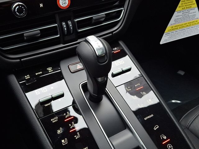 2026 Porsche Macan T - Photo 17
