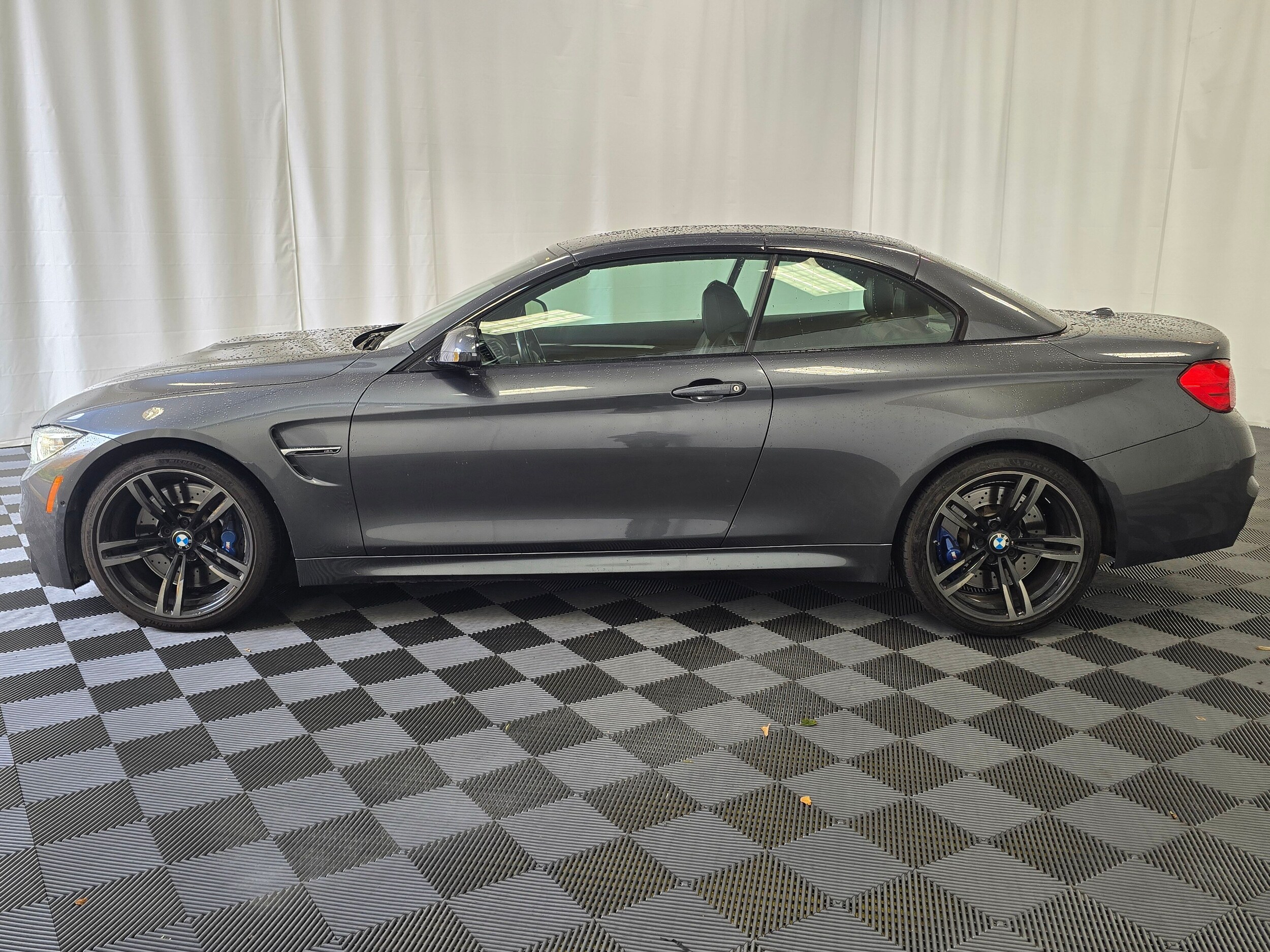2015 Bmw M4 Convertible photo 2