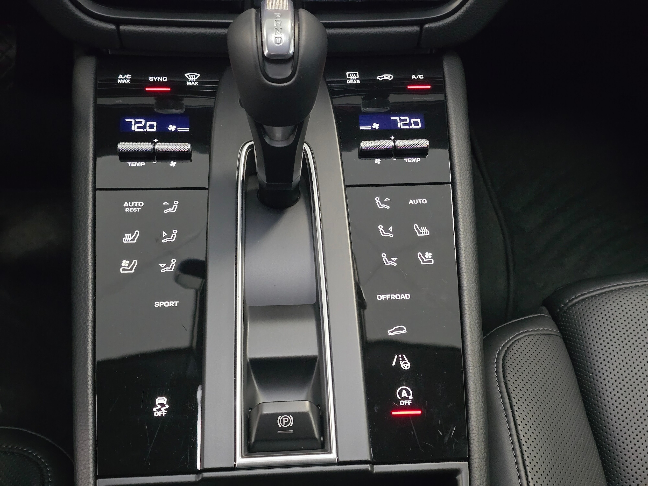 2025 Porsche Macan - Photo 17