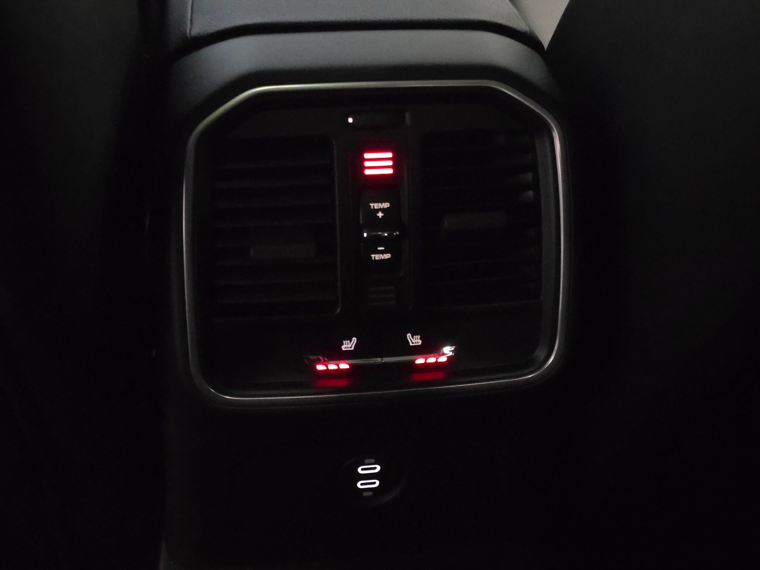 2026 Porsche Macan T - Photo 19