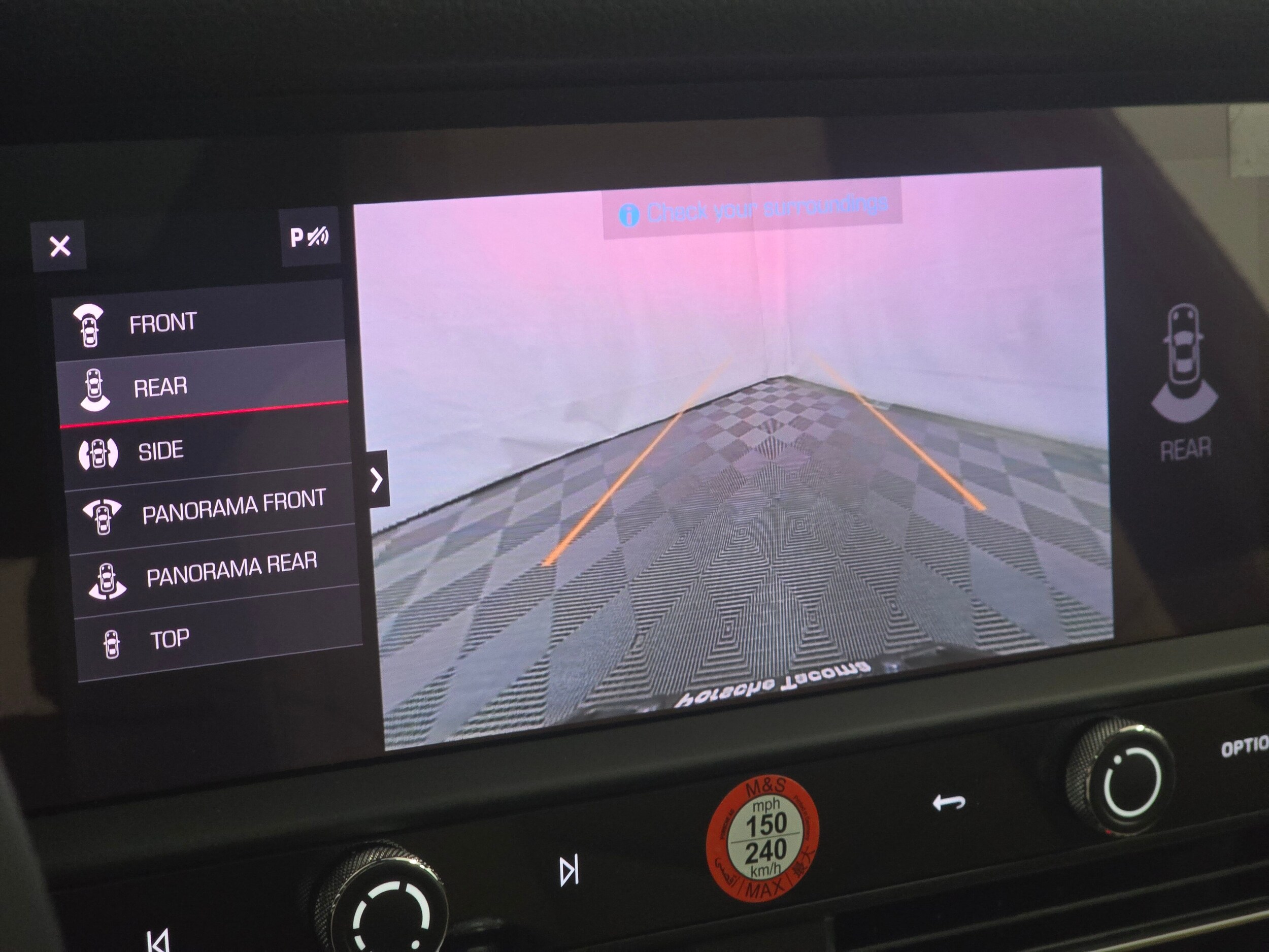 2025 Porsche Macan - Photo 42