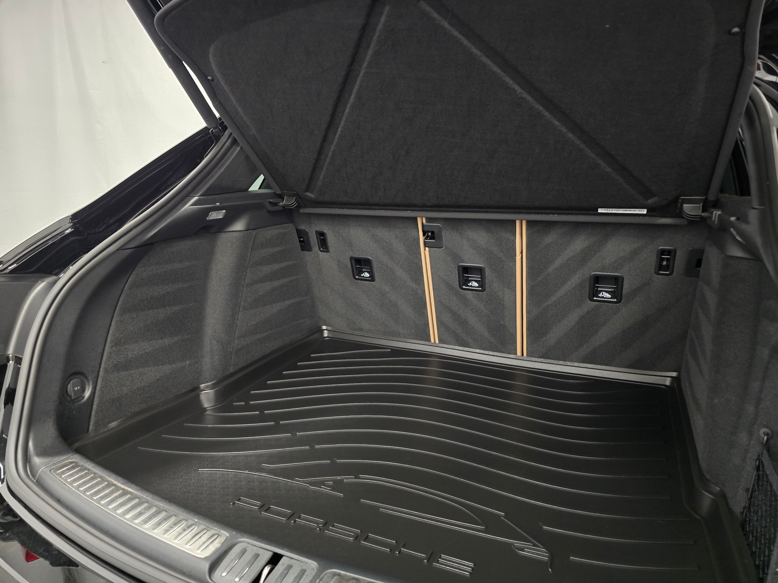 2025 Porsche Macan - Photo 23