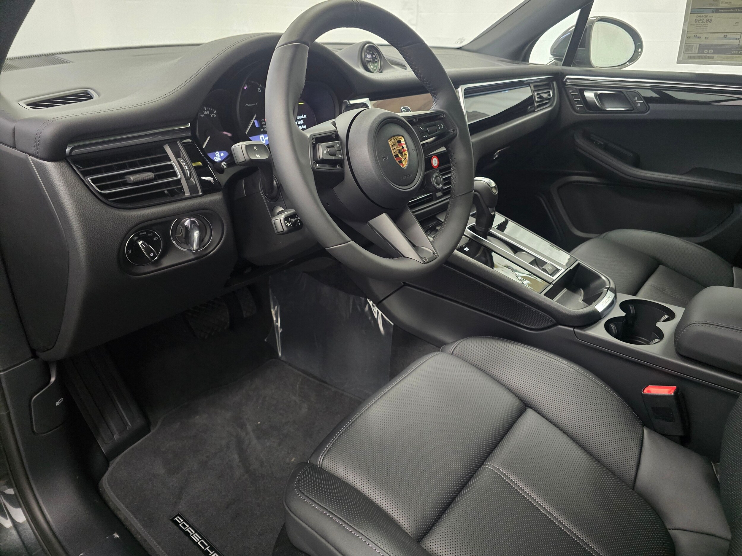2026 Porsche Macan T photo 4