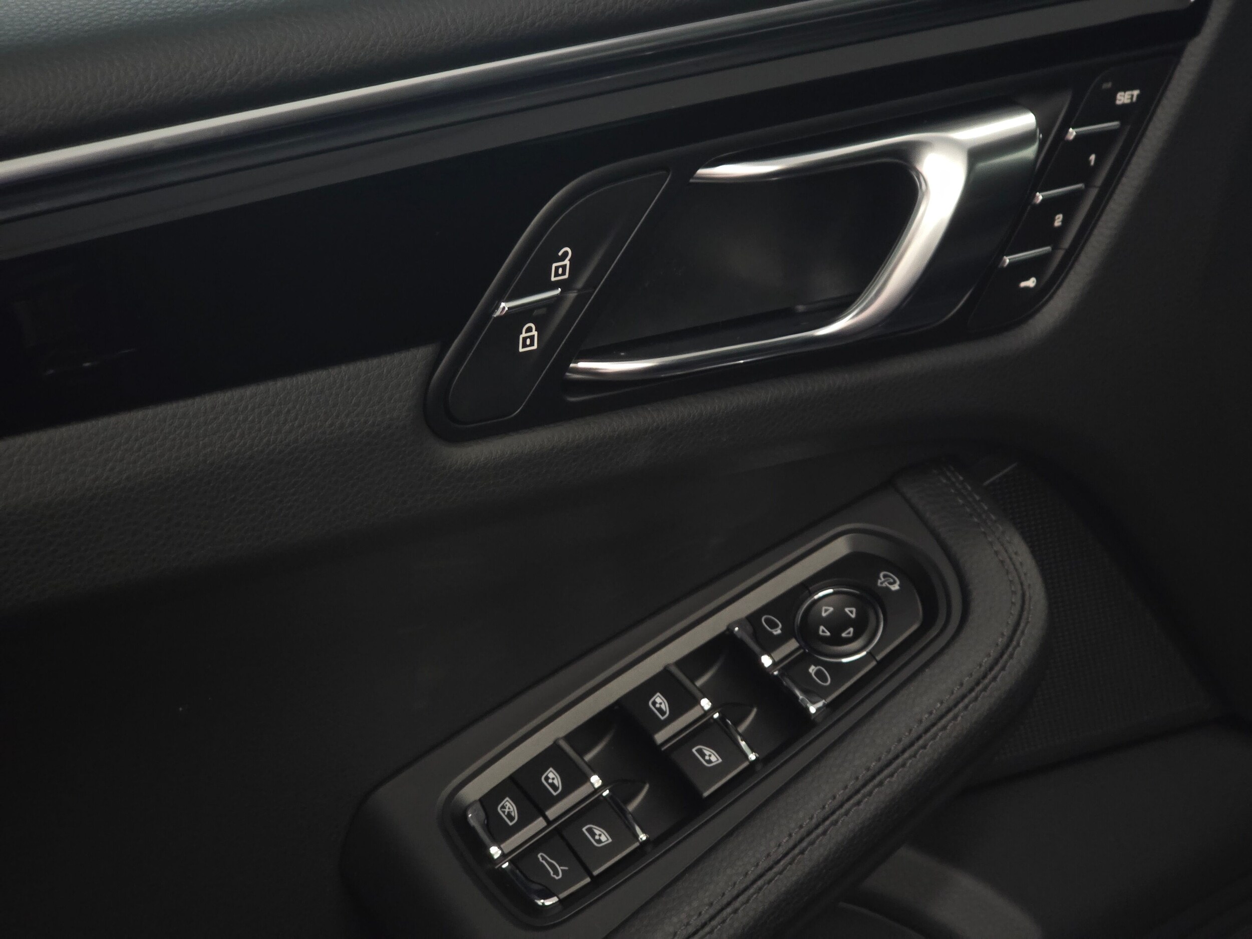 2026 Porsche Macan T - Photo 33