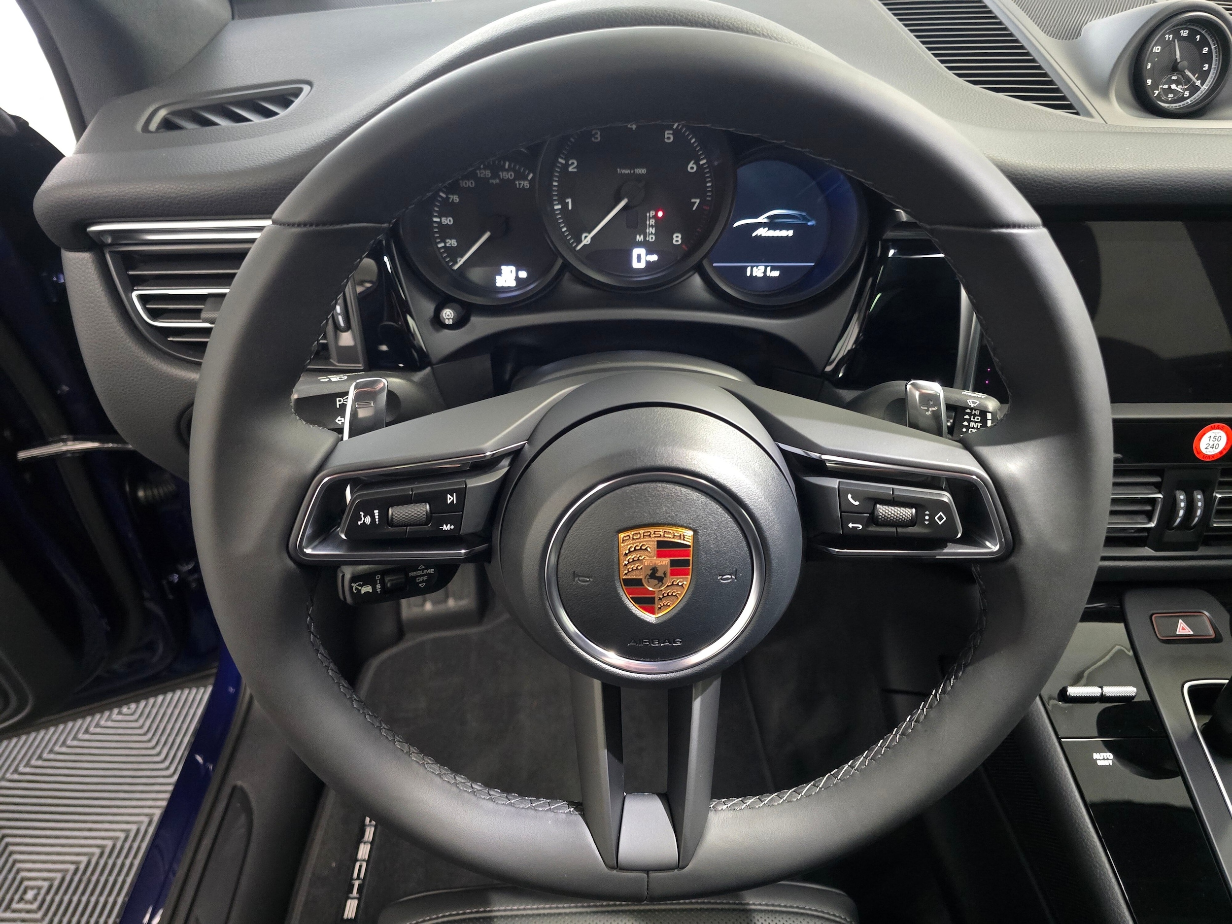 2026 Porsche Macan T - Photo 15