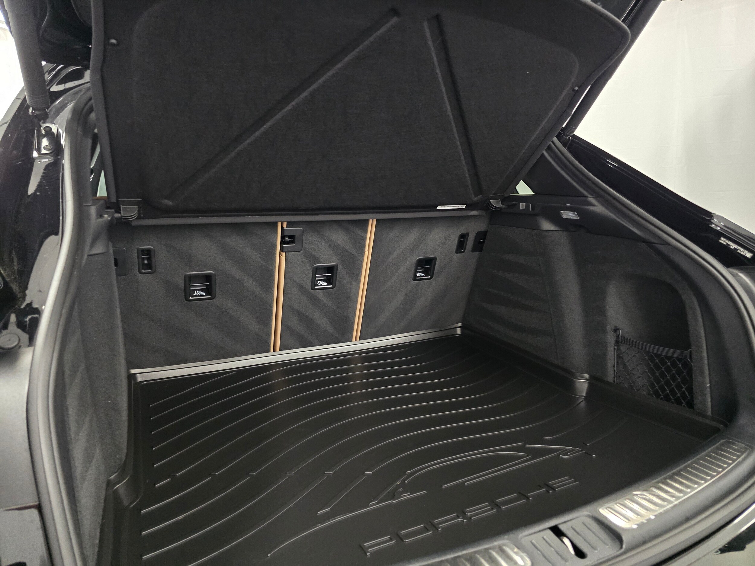 2025 Porsche Macan - Photo 22
