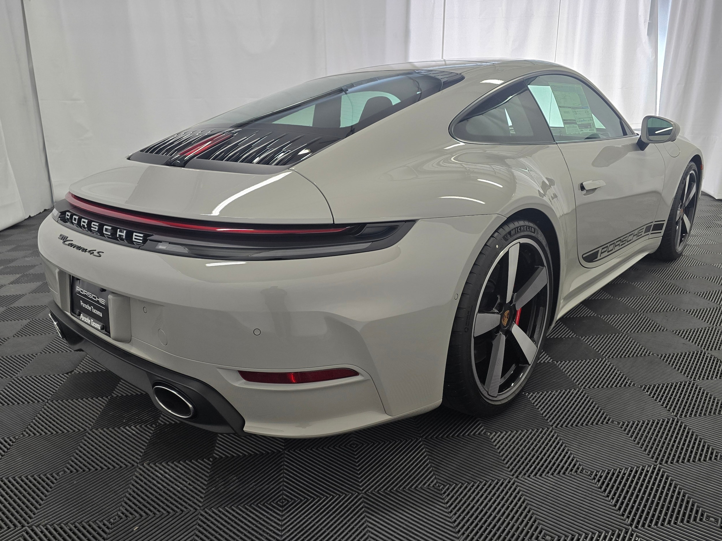 2026 Porsche 911 S - Photo 7
