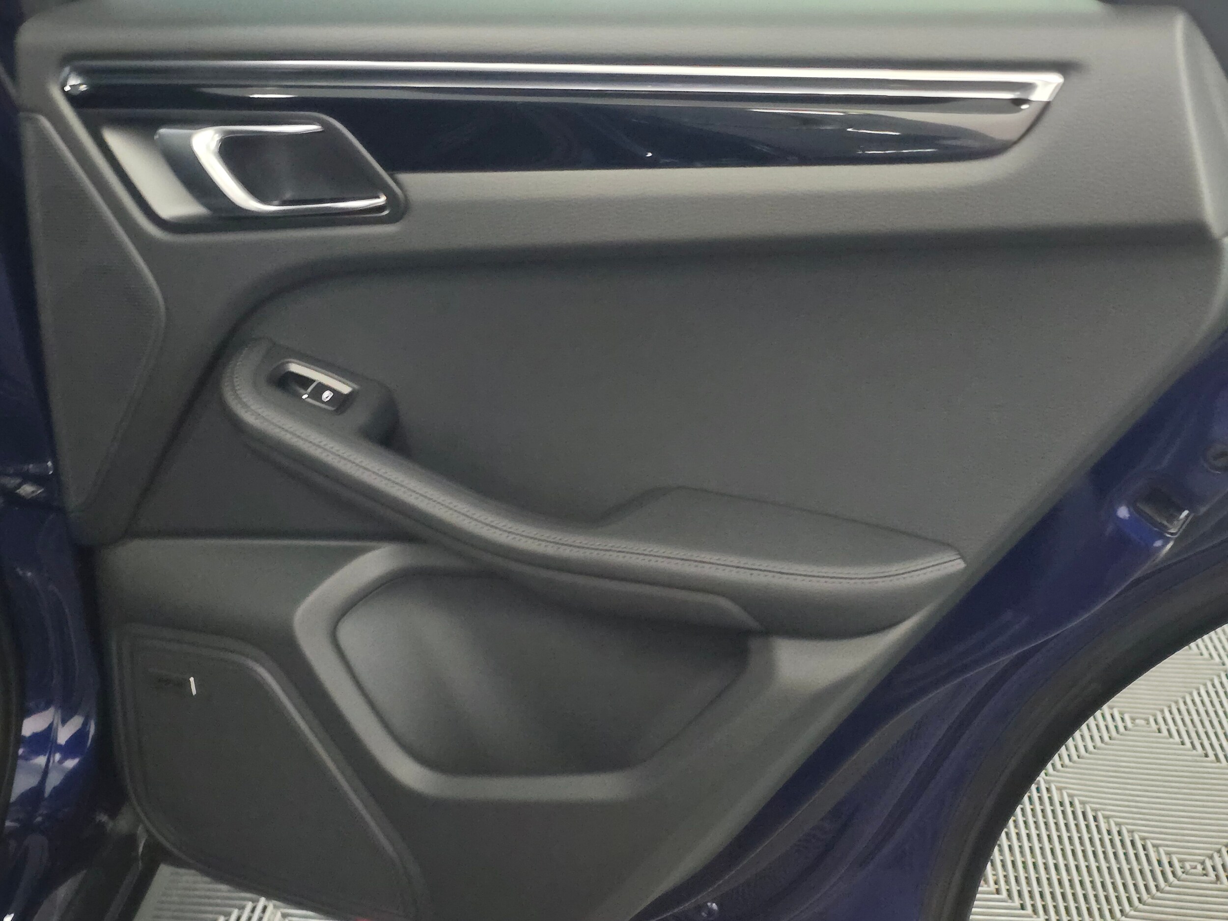 2026 Porsche Macan T - Photo 26