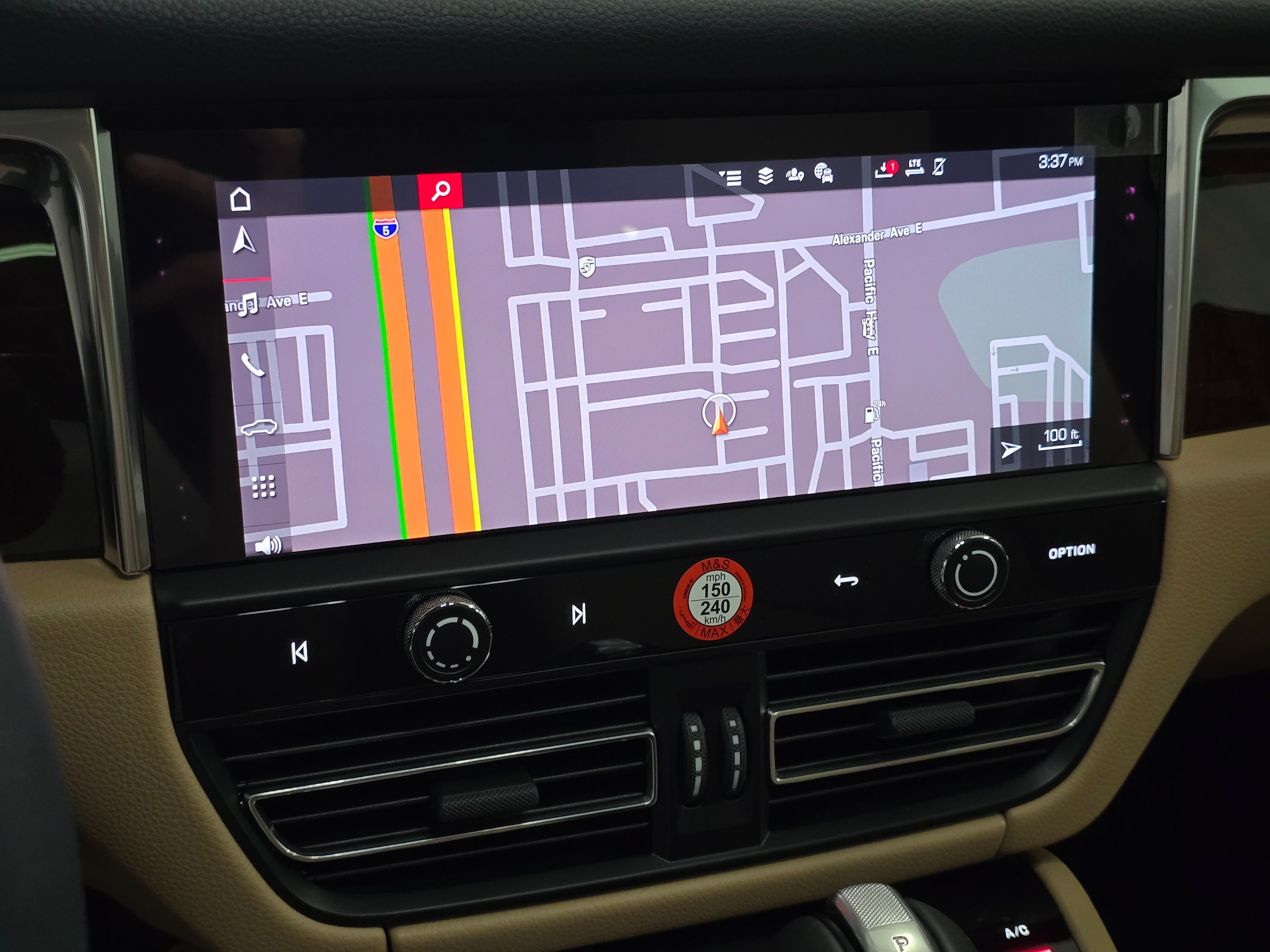 2025 Porsche Macan - Photo 16