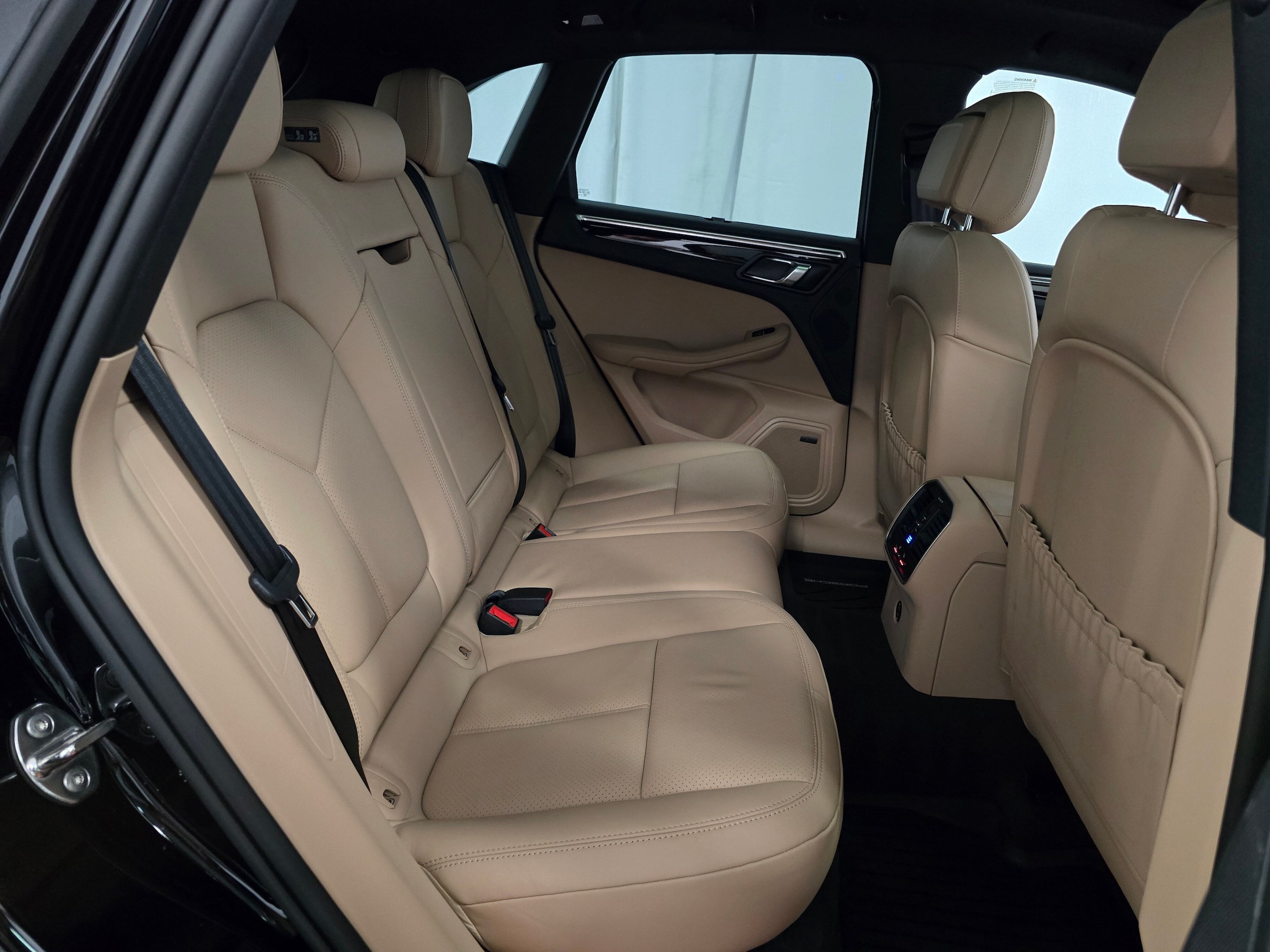 2025 Porsche Macan - Photo 25
