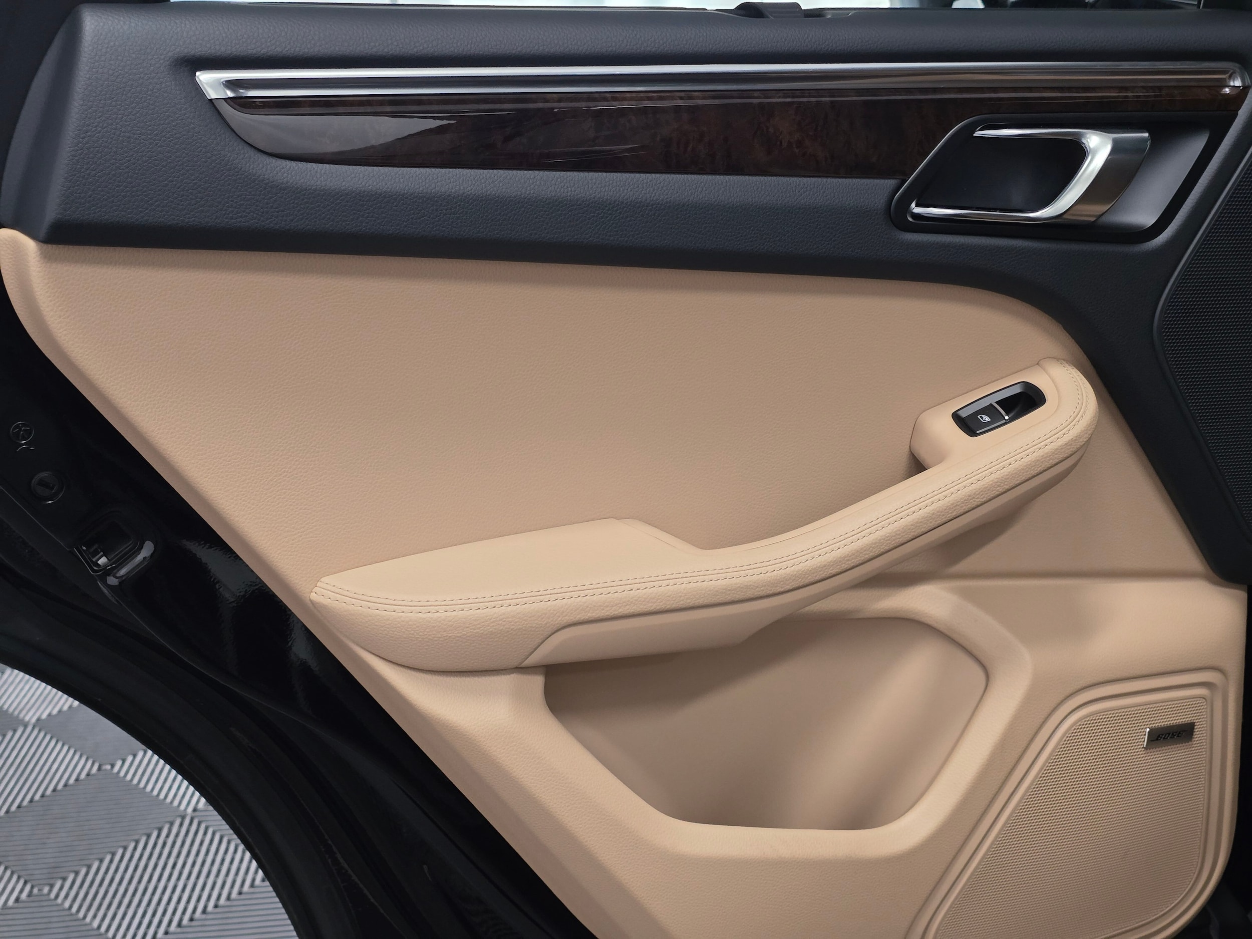 2025 Porsche Macan - Photo 21