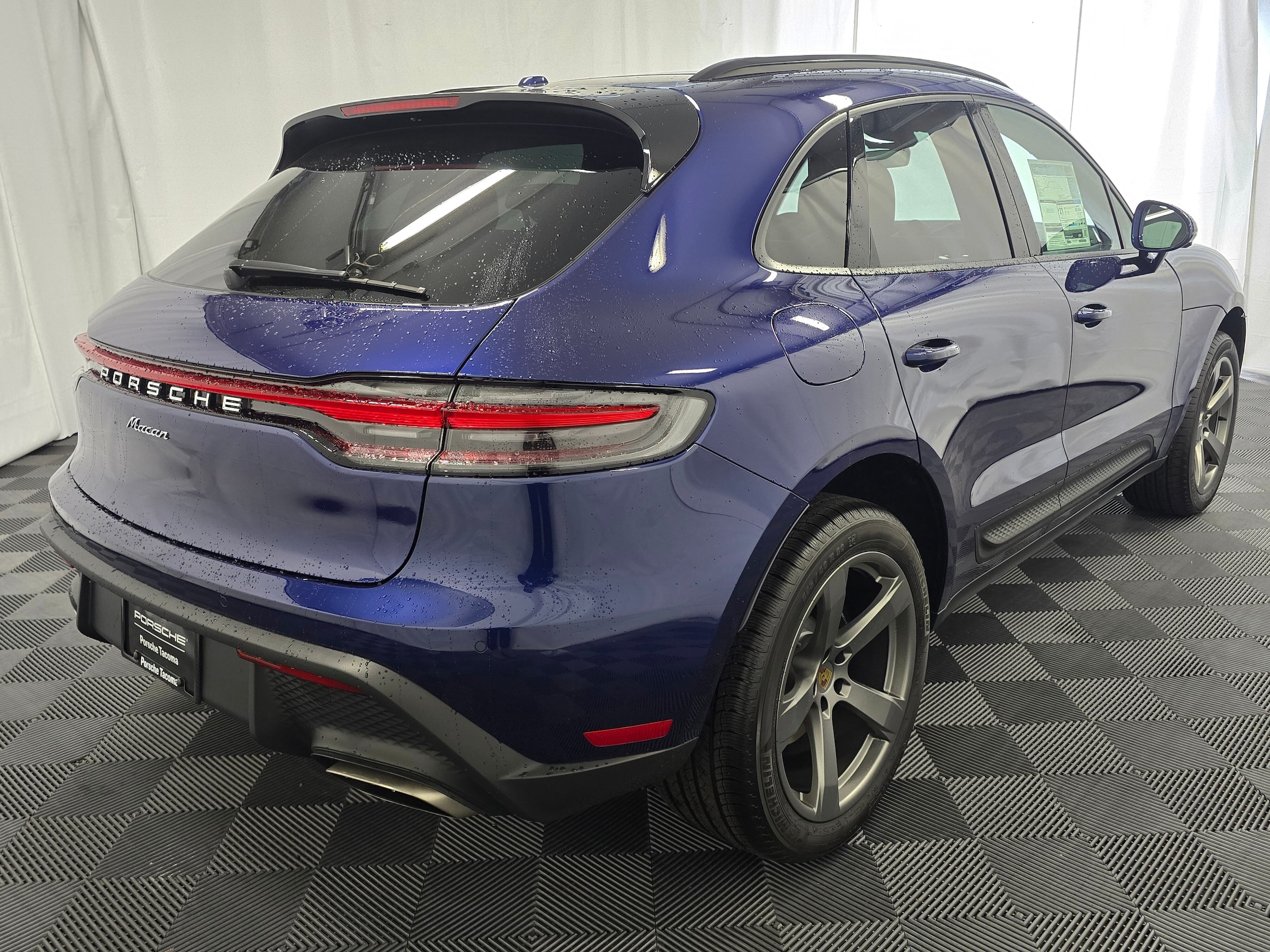 2026 Porsche Macan T - Photo 7