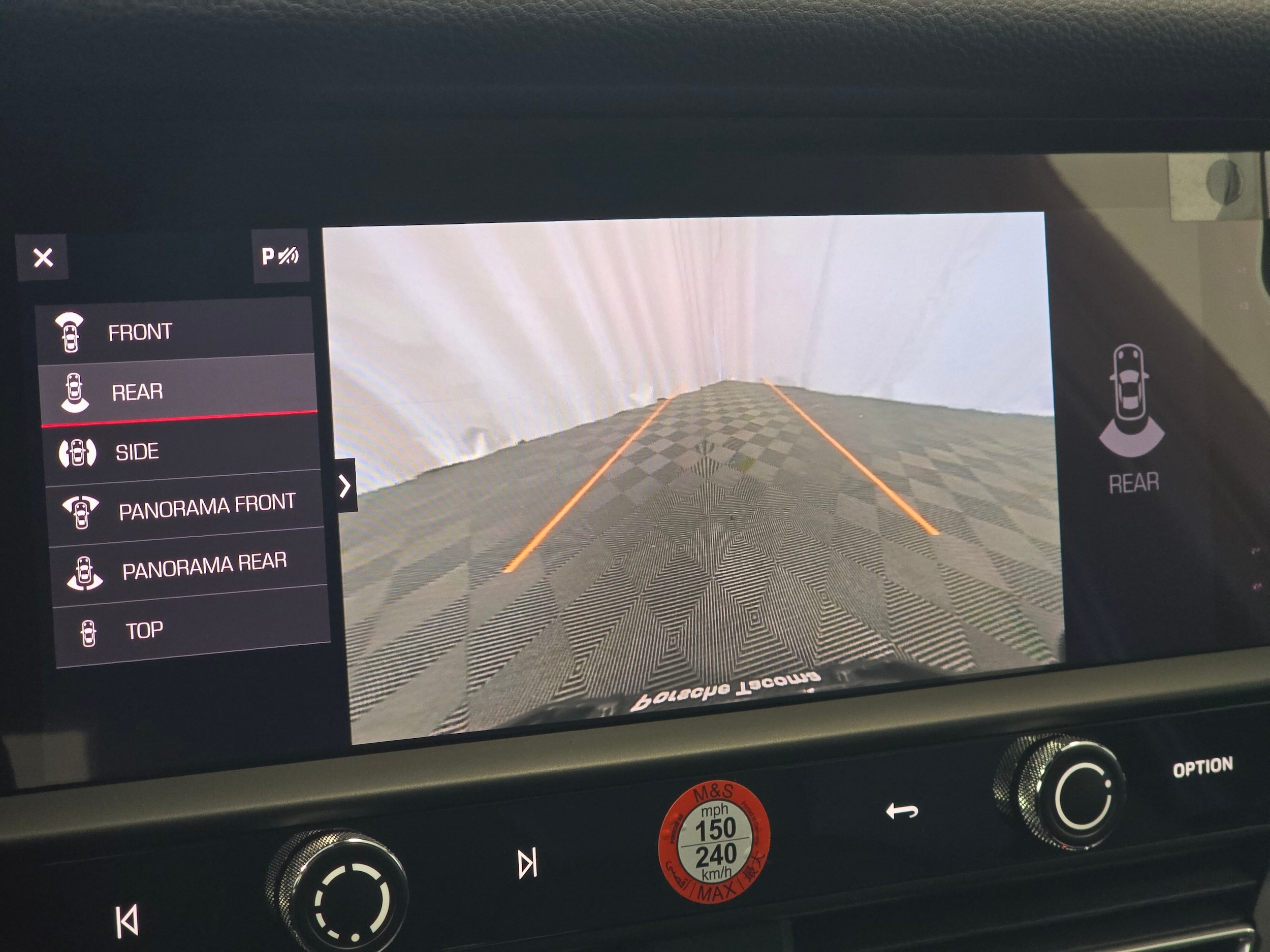 2025 Porsche Macan - Photo 42