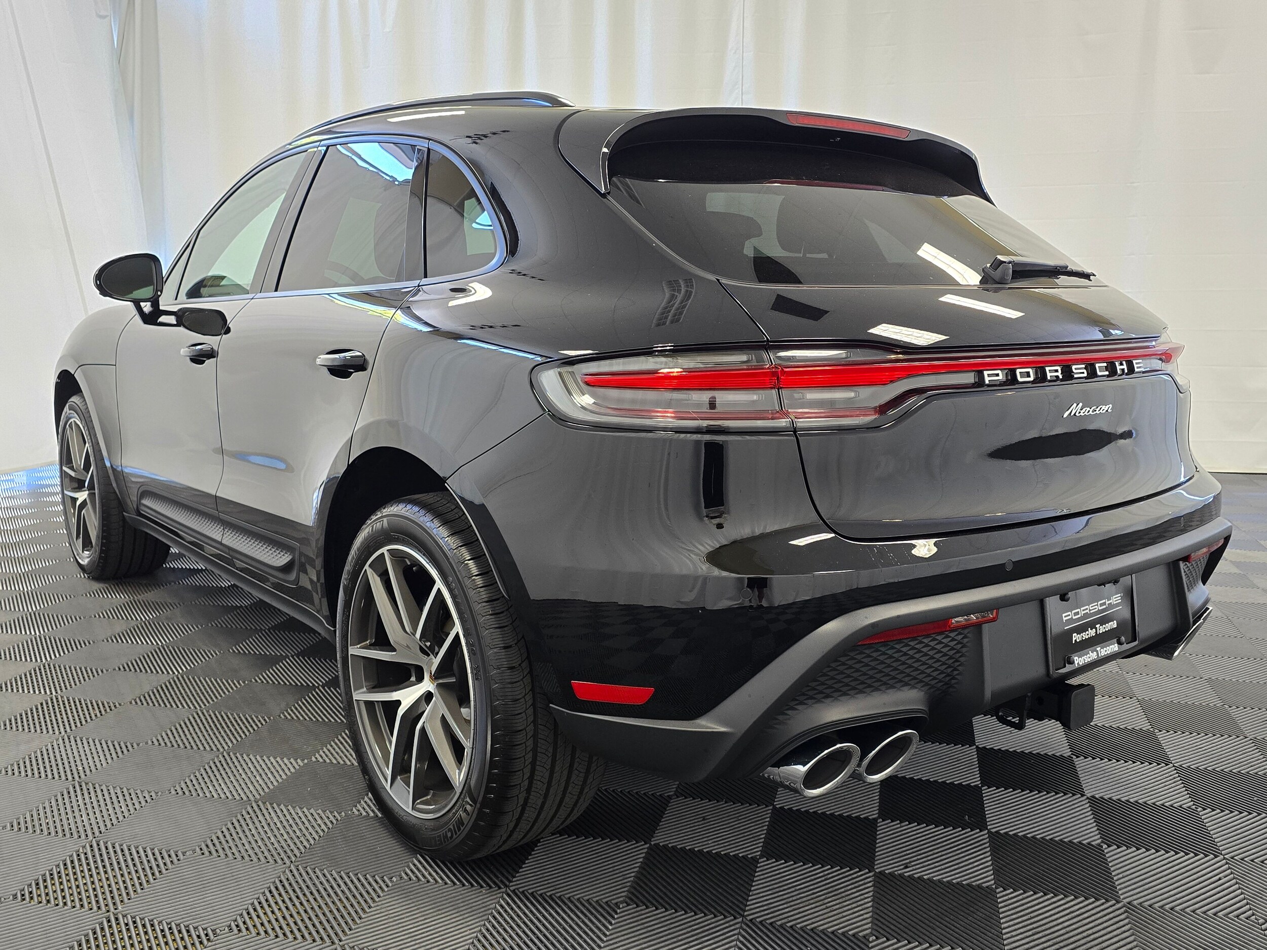 2025 Porsche Macan T photo 3