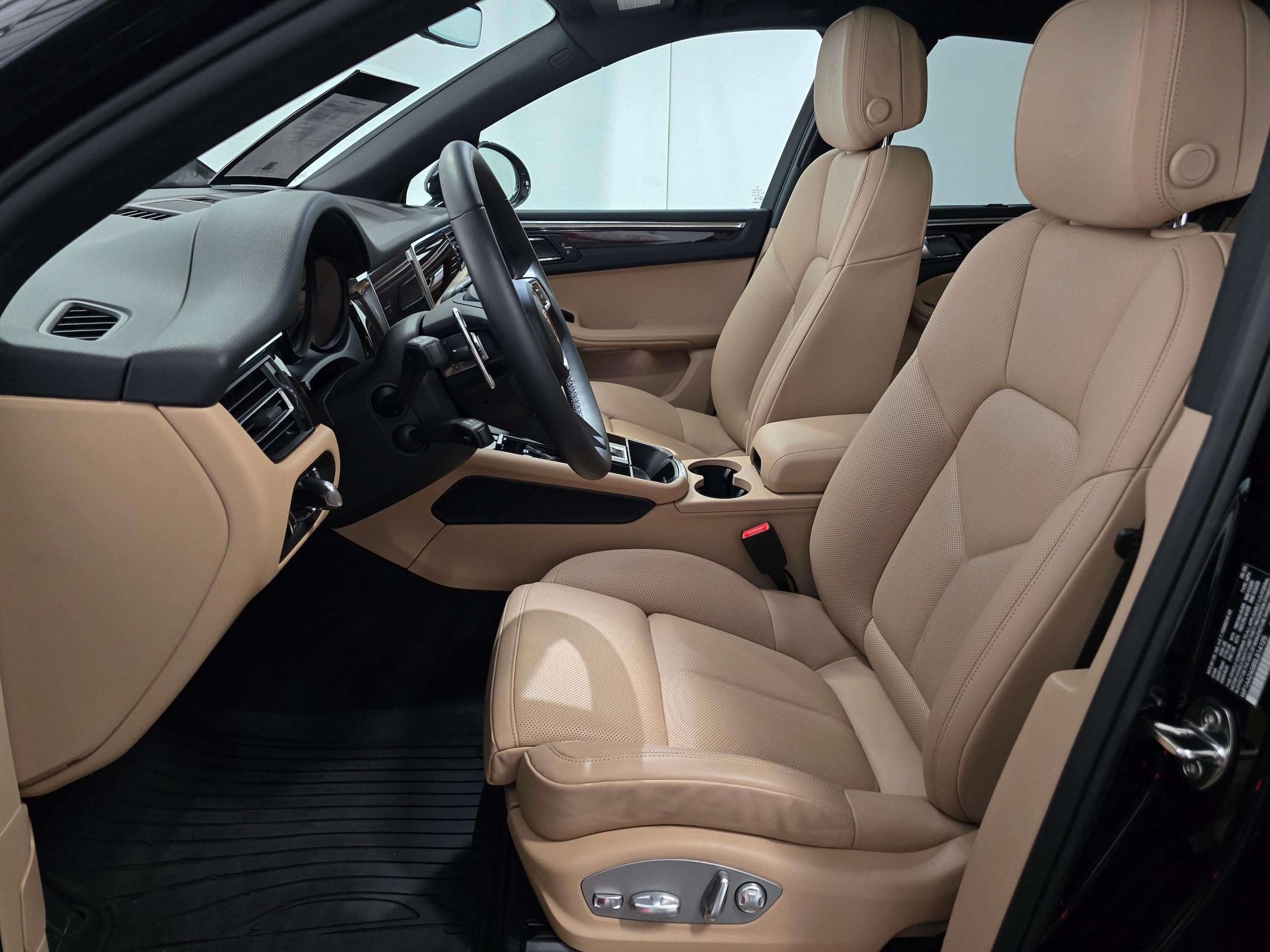 2025 Porsche Macan - Photo 14