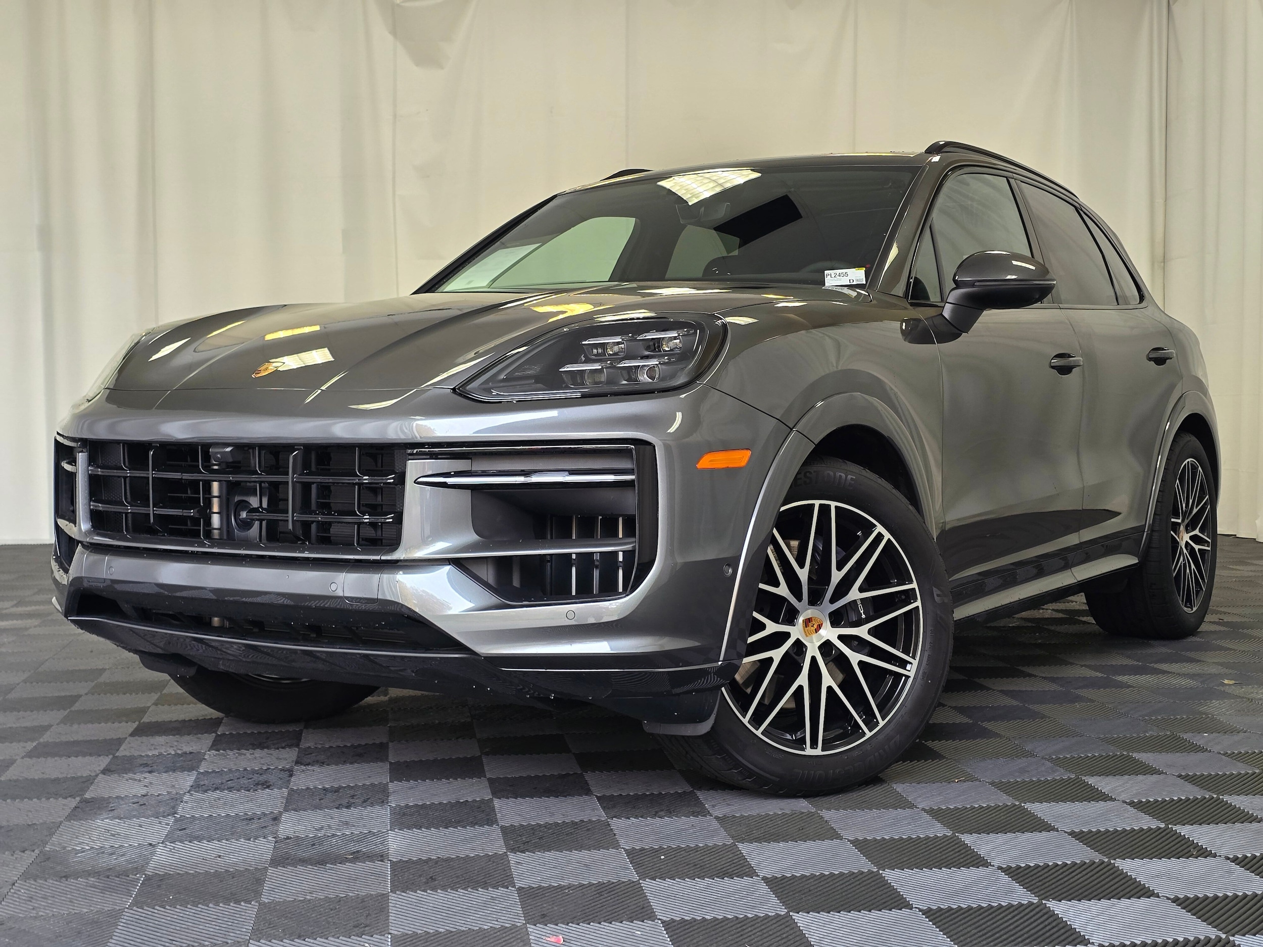 2025 Porsche Cayenne Base's photo