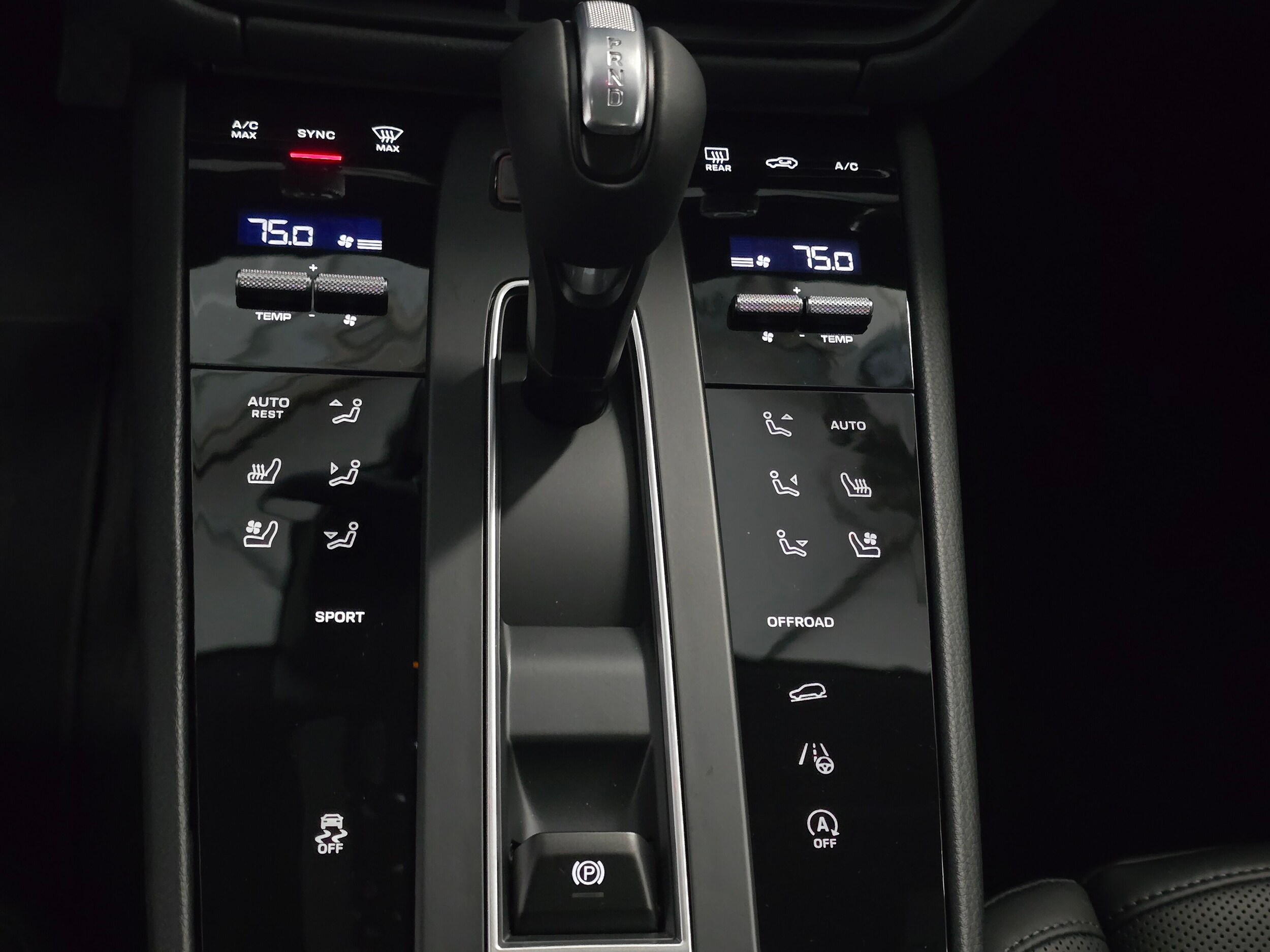 2026 Porsche Macan T - Photo 17