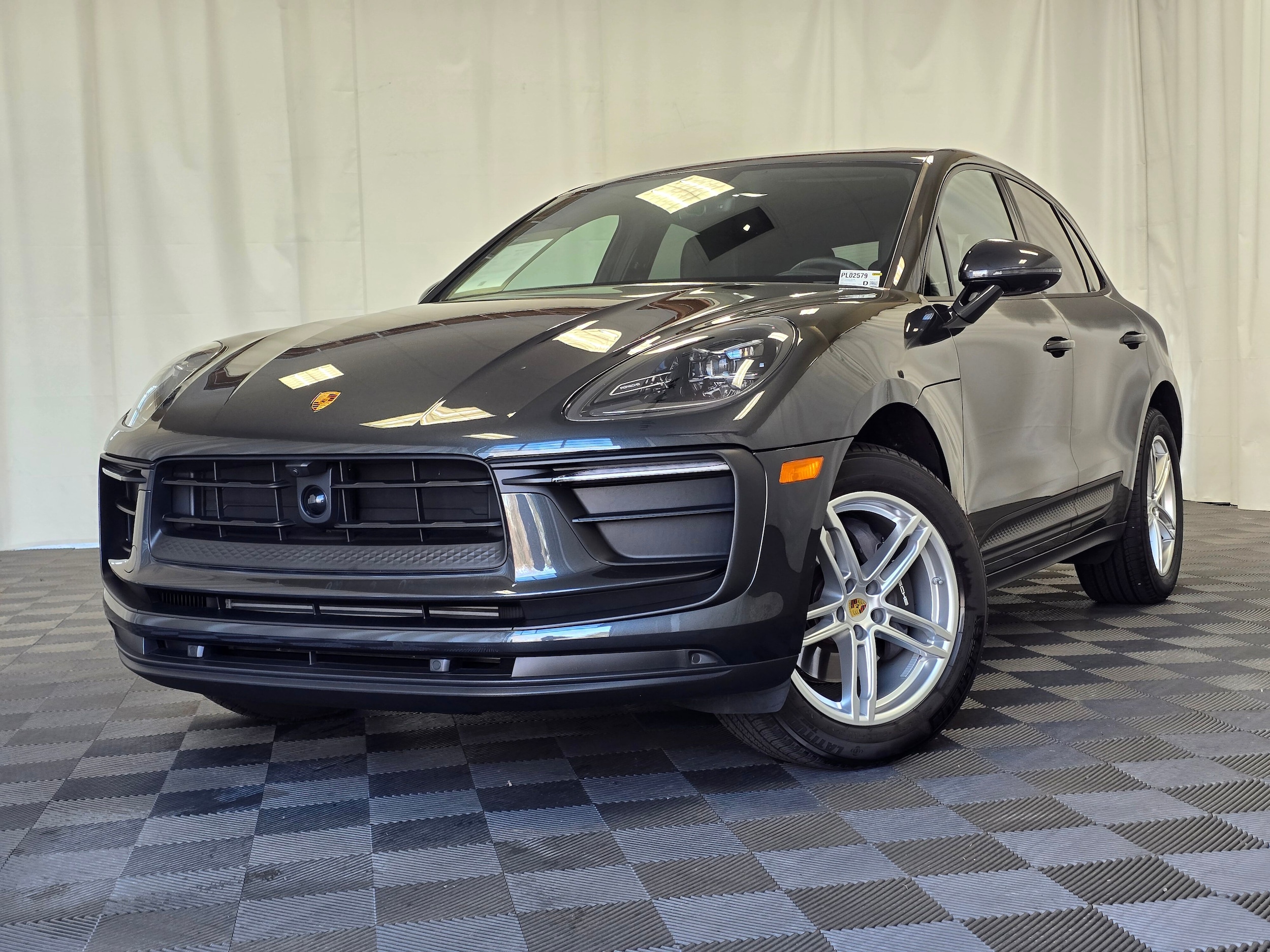 2025 Porsche Macan's photo