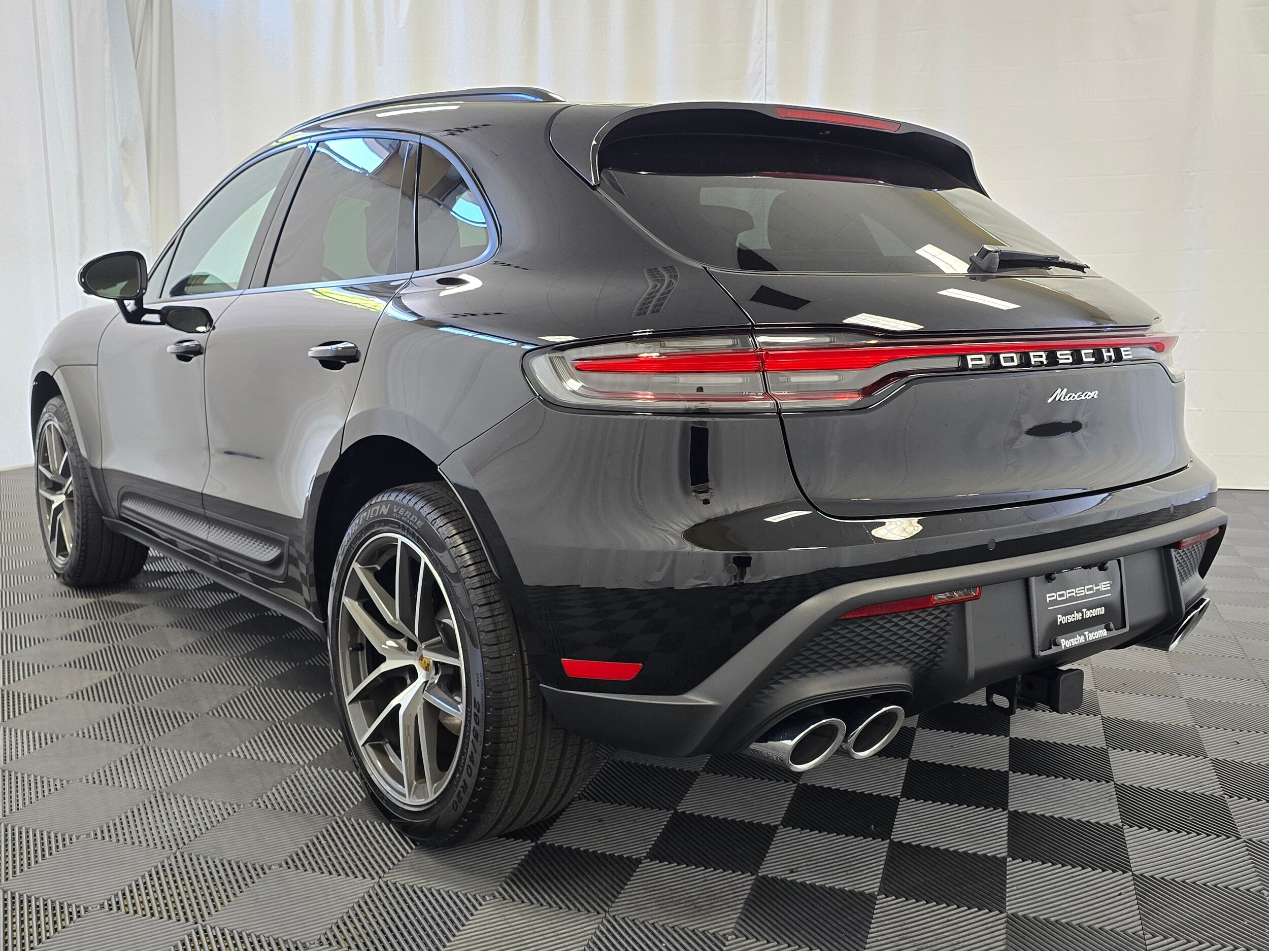 2025 Porsche Macan T photo 3