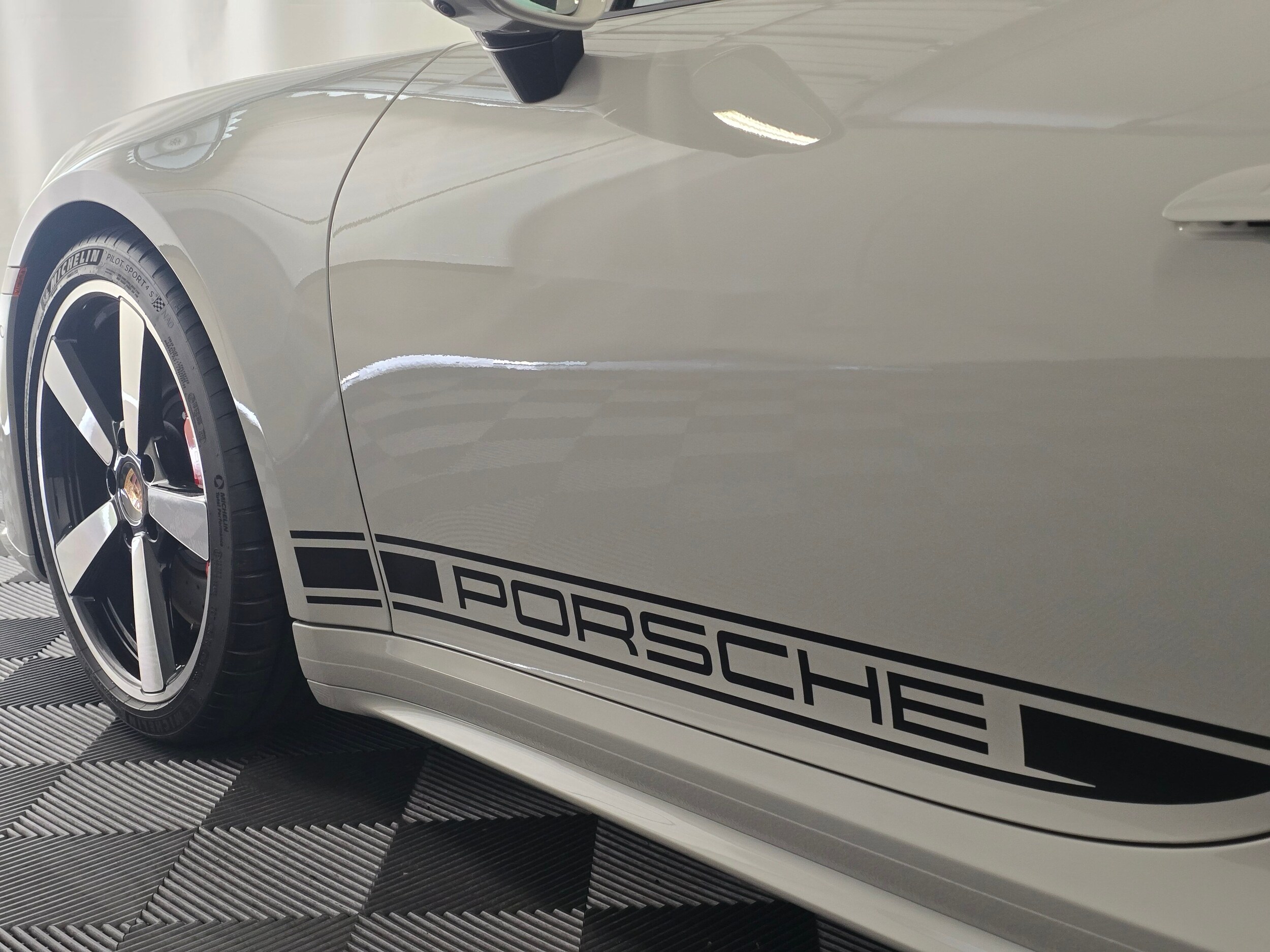 2026 Porsche 911 S - Photo 30