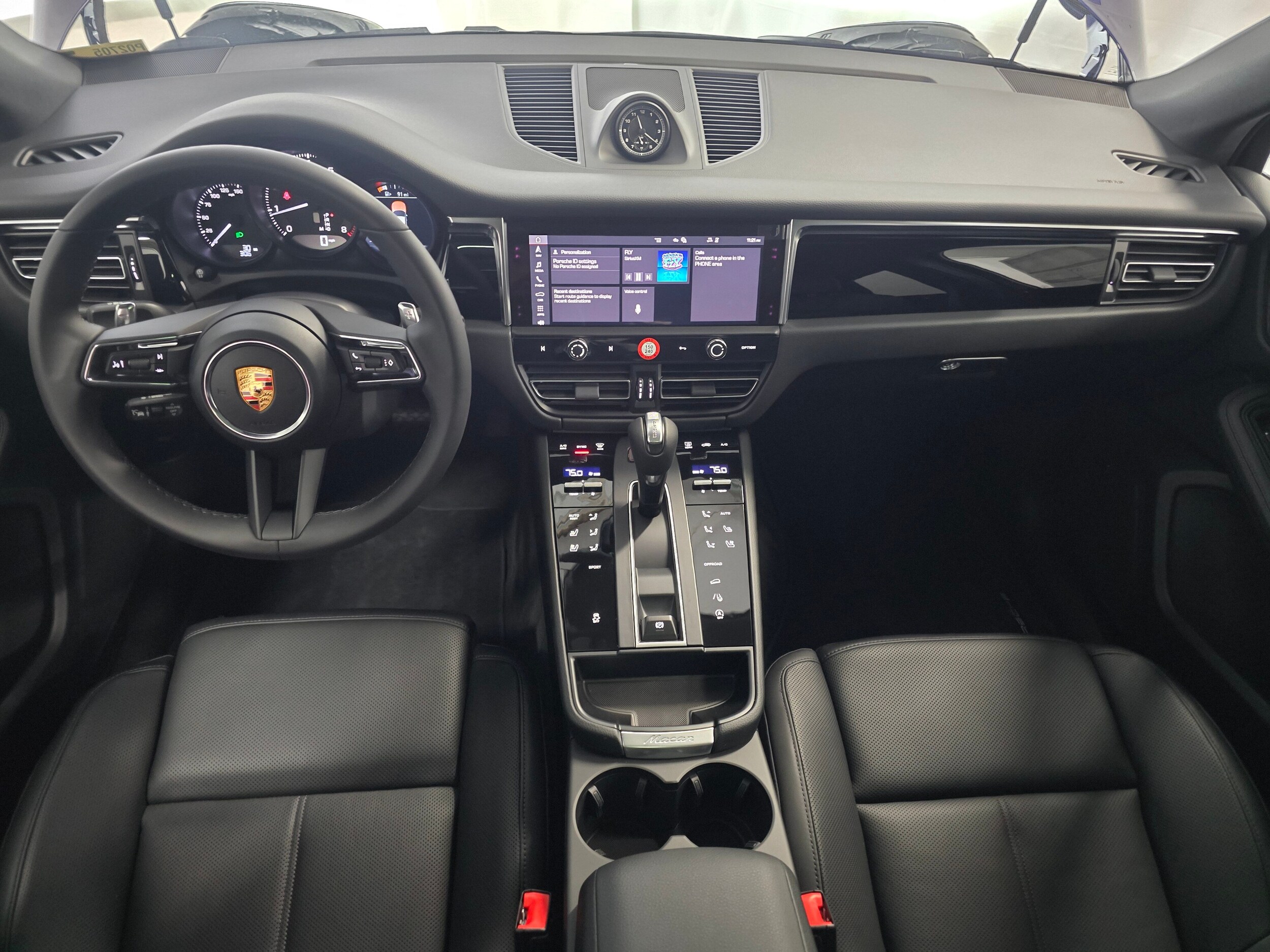 2026 Porsche Macan T - Photo 18