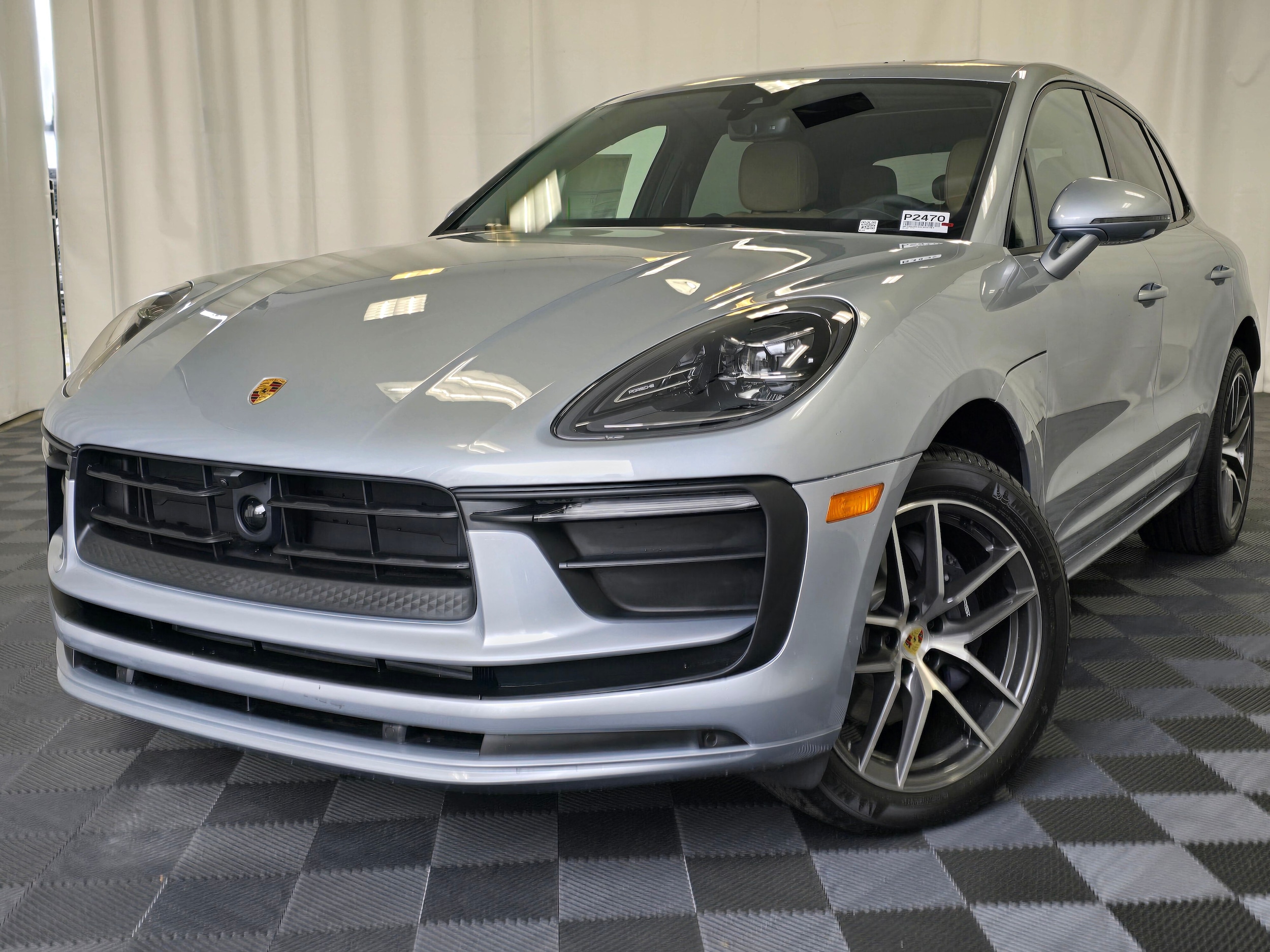 2025 Porsche Macan's photo