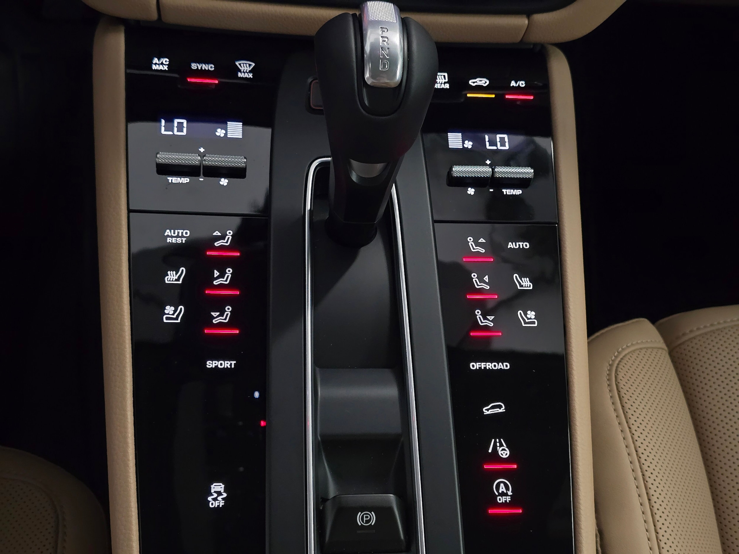 2025 Porsche Macan - Photo 17