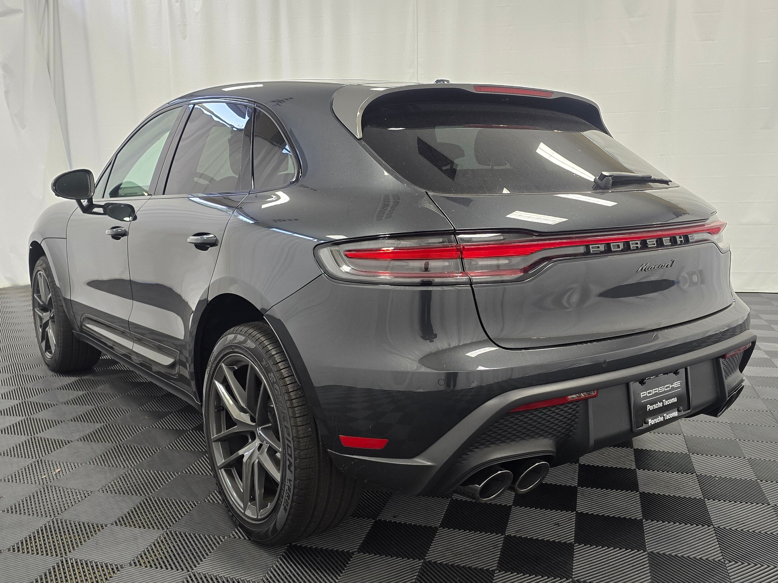 2026 Porsche Macan T photo 3