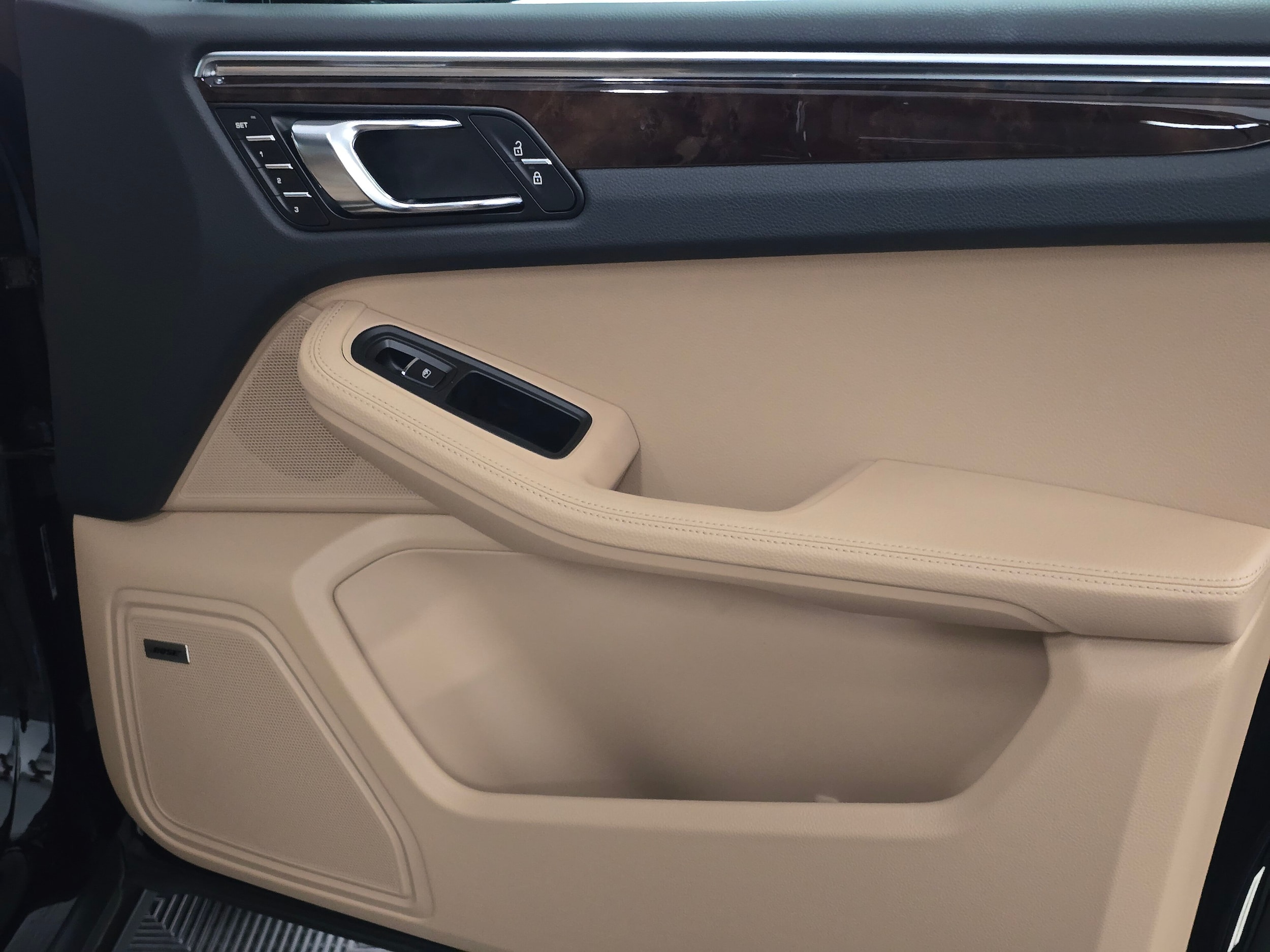 2025 Porsche Macan - Photo 27