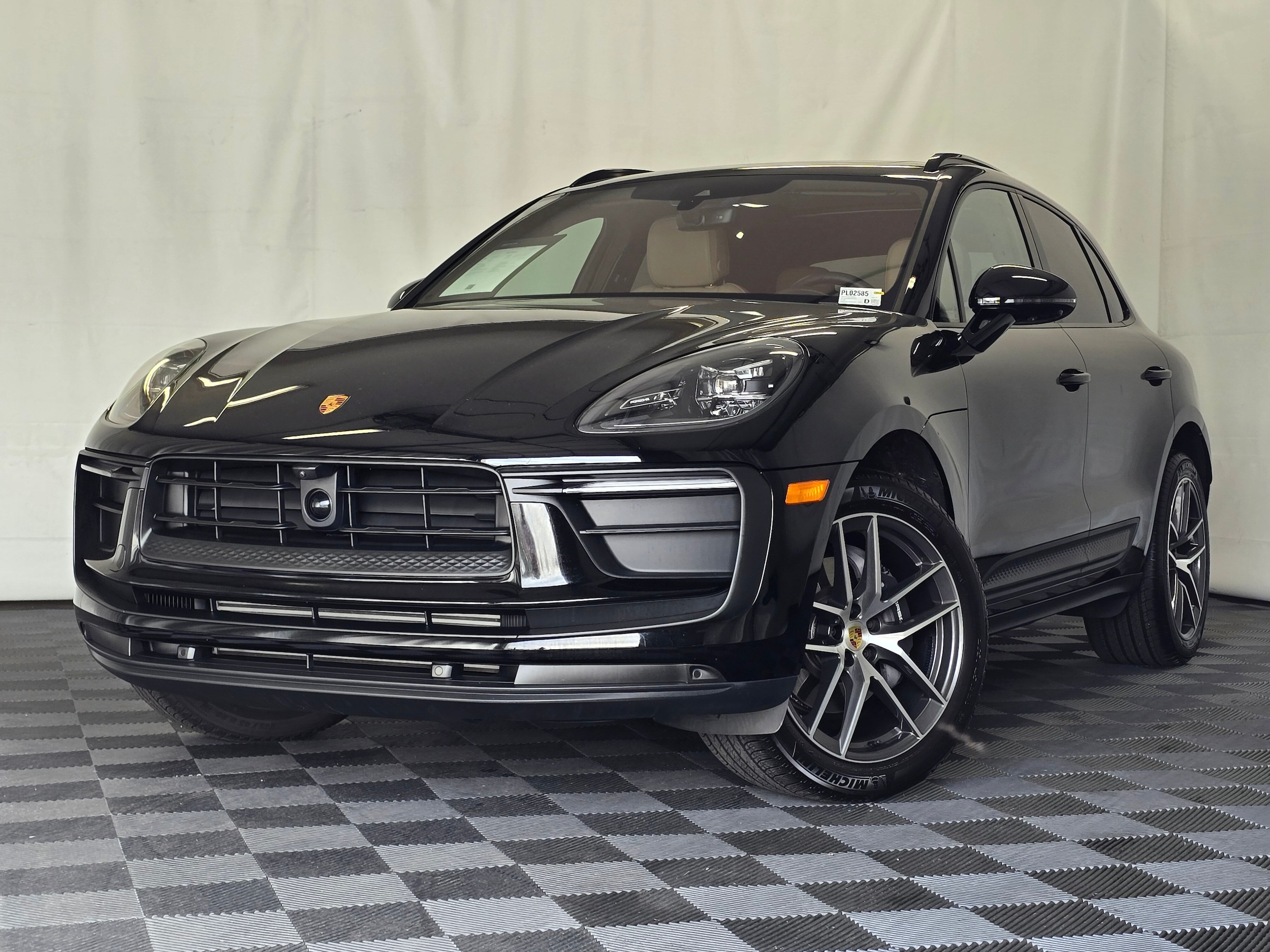 2025 Porsche Macan's photo