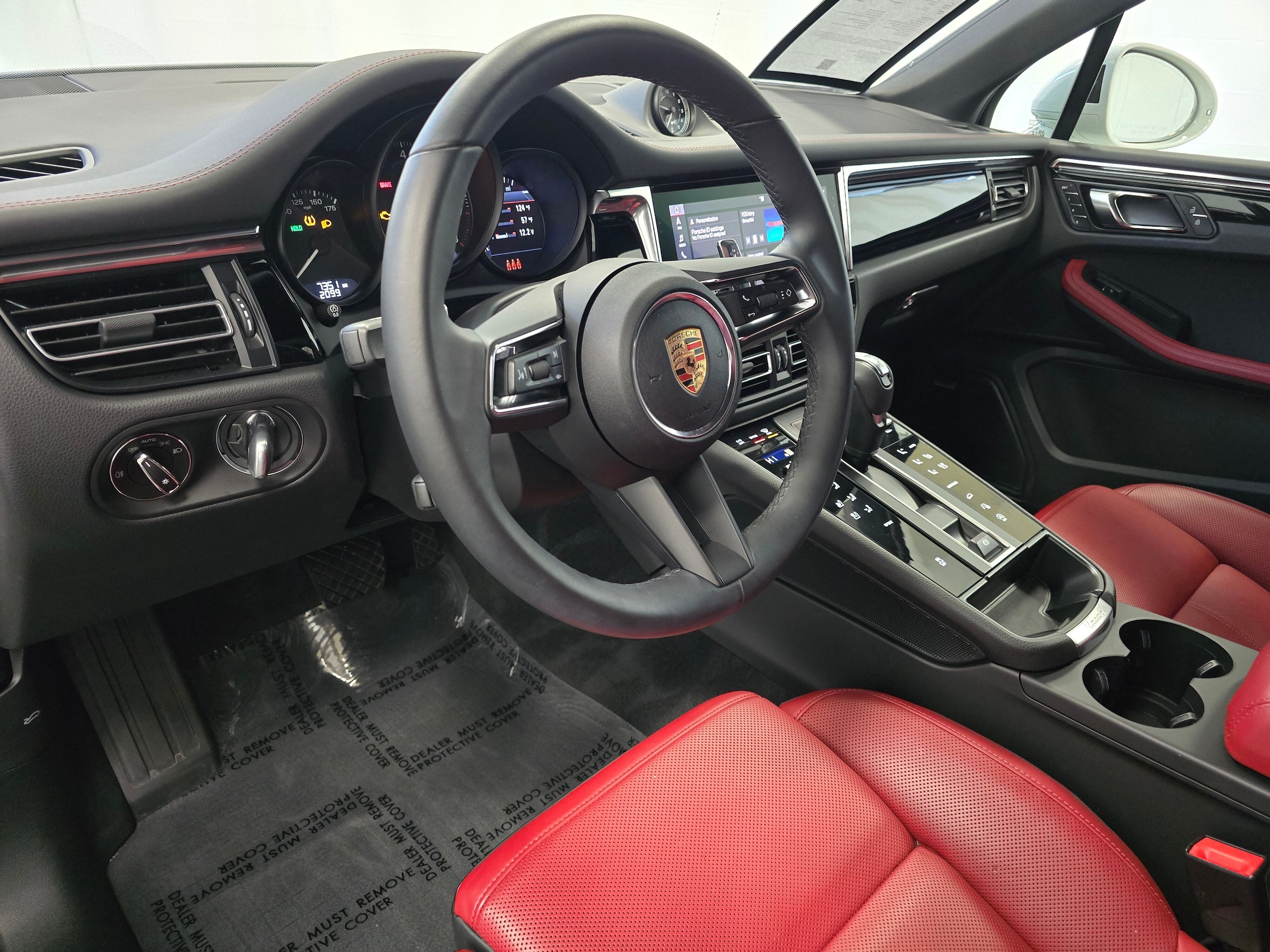 2025 Porsche Macan photo 4