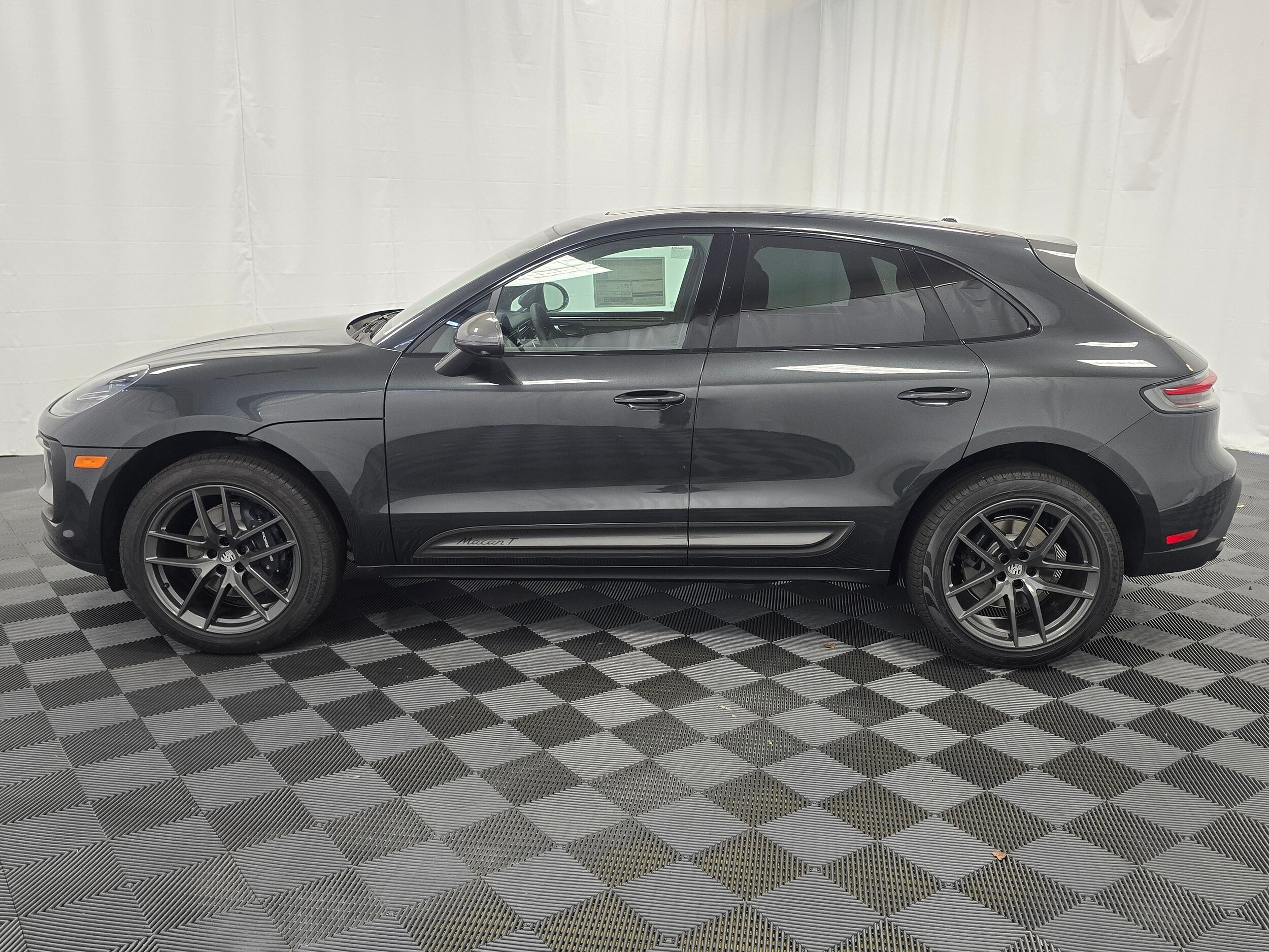 2026 Porsche Macan T photo 2