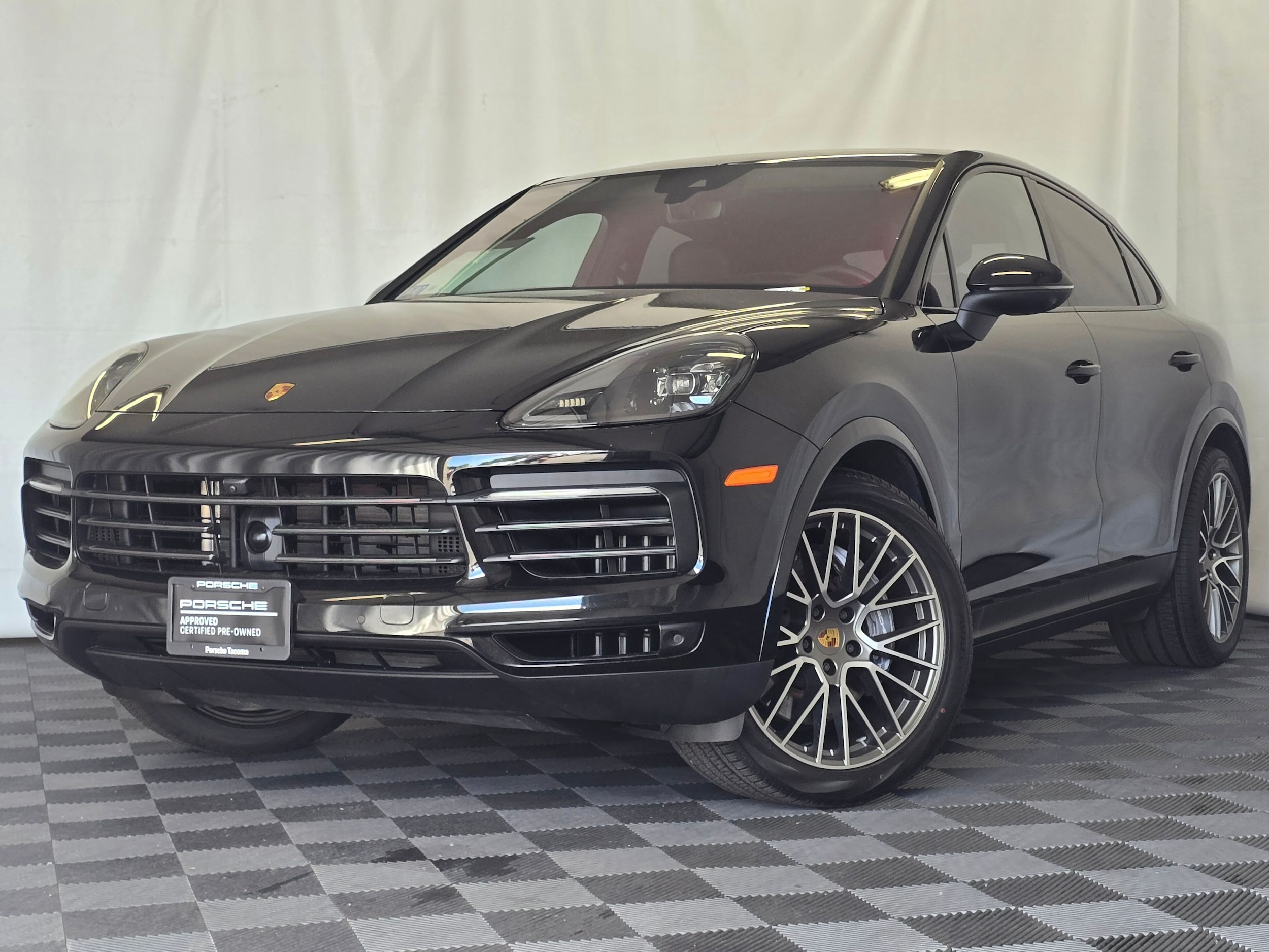 2023 Porsche Cayenne Platinum Edition's photo