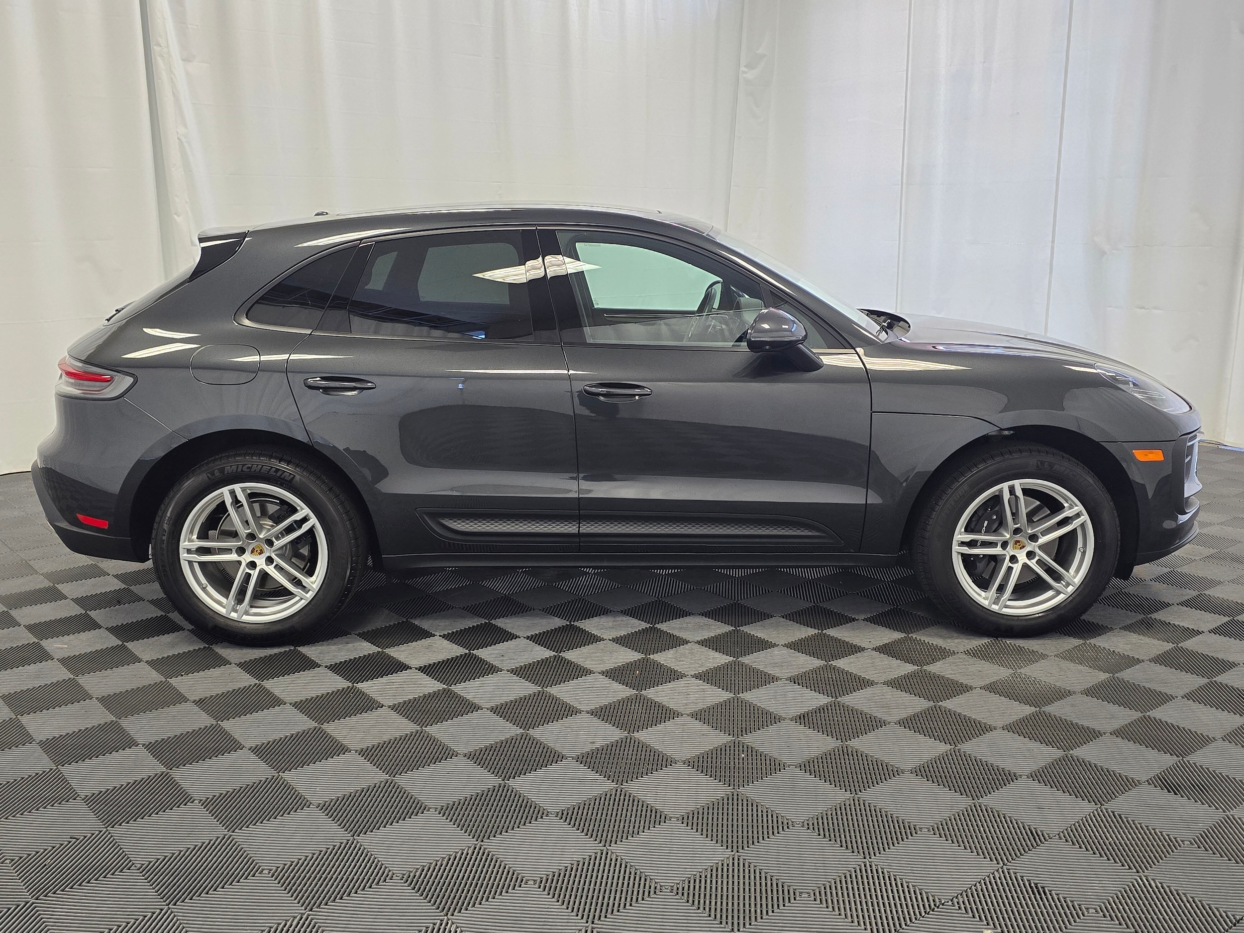2025 Porsche Macan - Photo 8