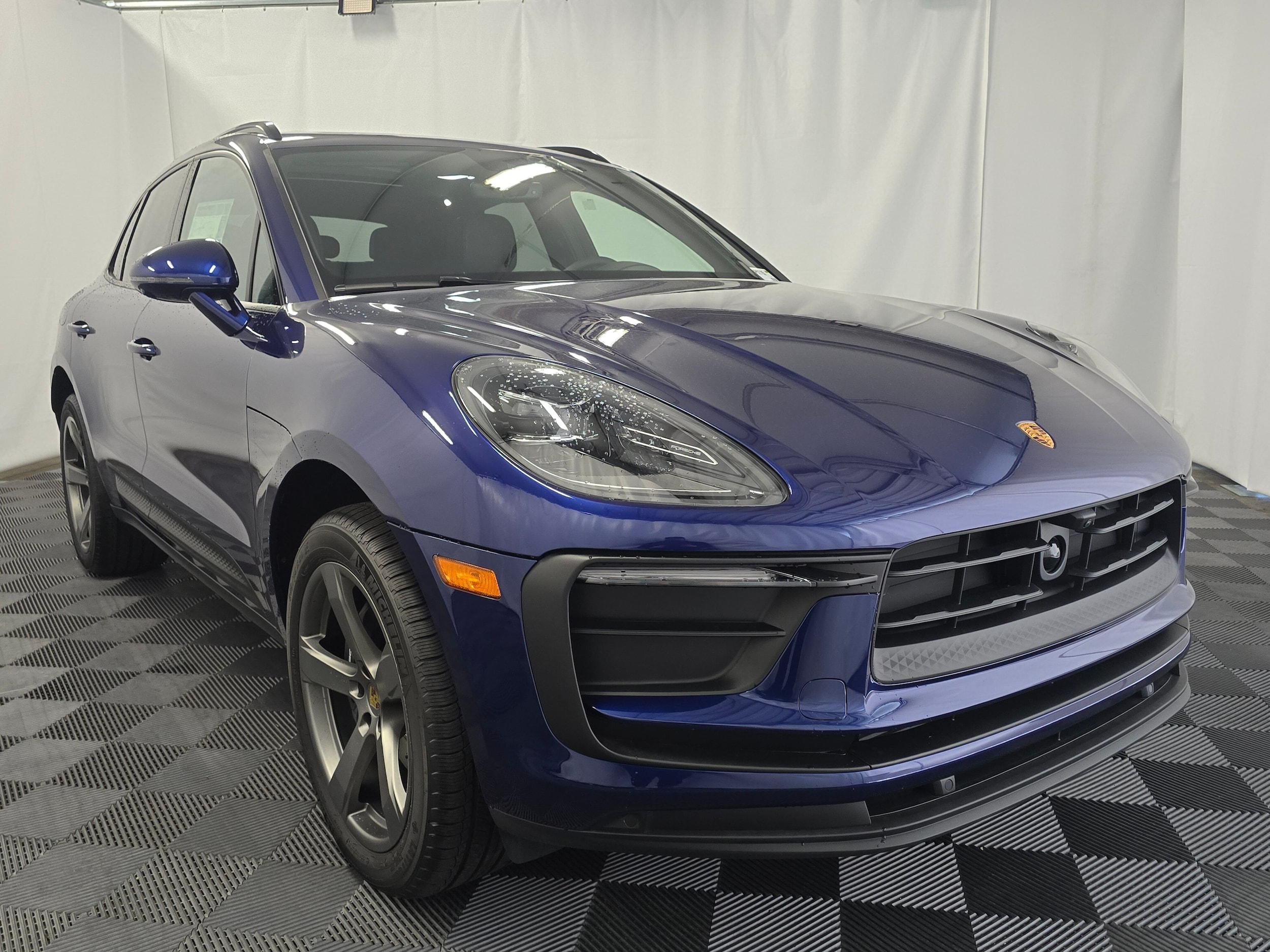 2026 Porsche Macan T - Photo 9