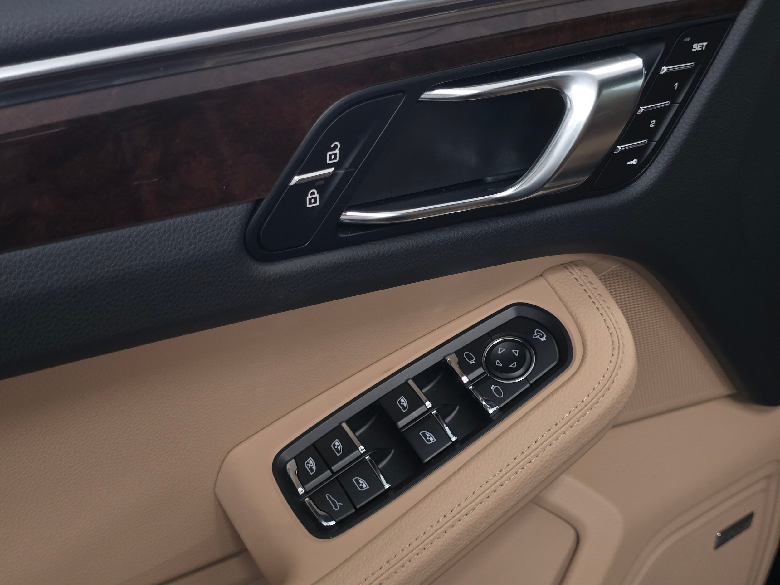 2025 Porsche Macan - Photo 34