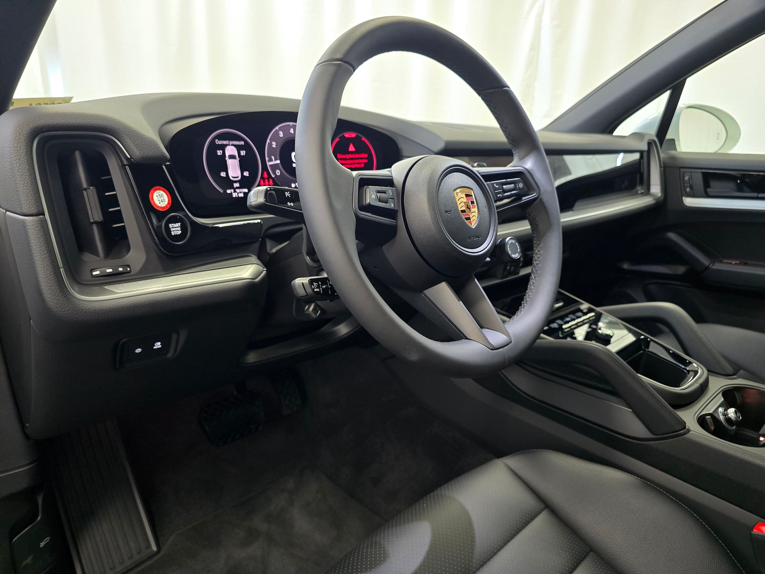 2025 Porsche Cayenne photo 4