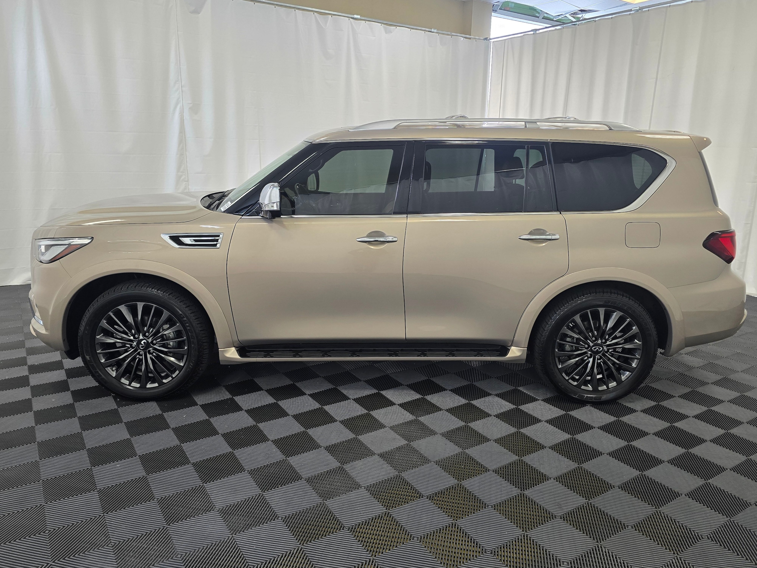 Used 2022 INFINITI QX80 Sensory 4WD with VIN JN8AZ2BE0N9291606 for sale in Fife, WA