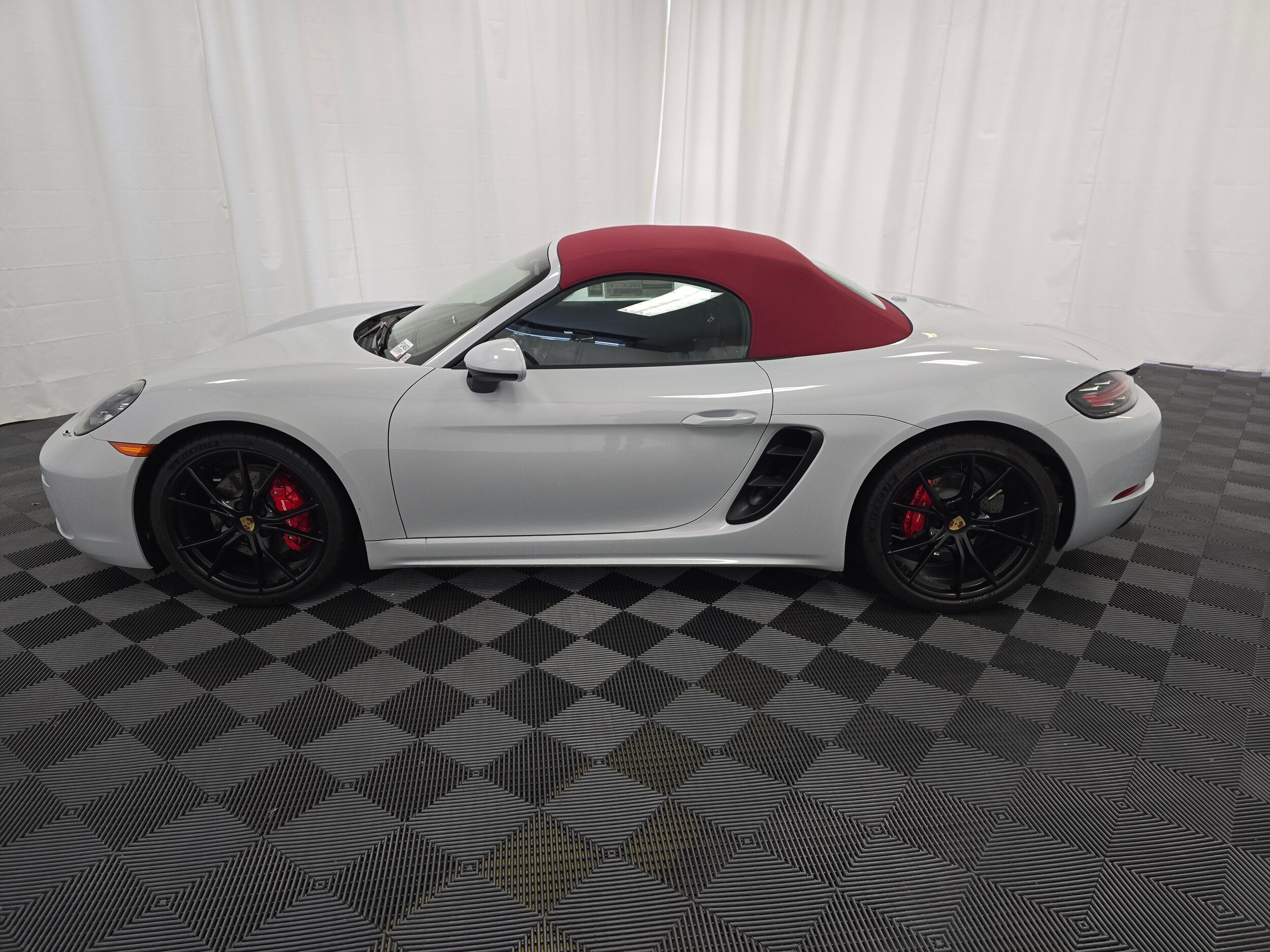 2025 Porsche Boxster S photo 2