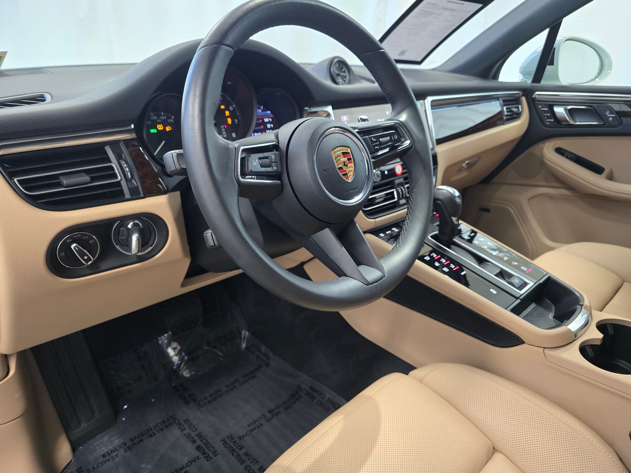 2025 Porsche Macan T photo 4