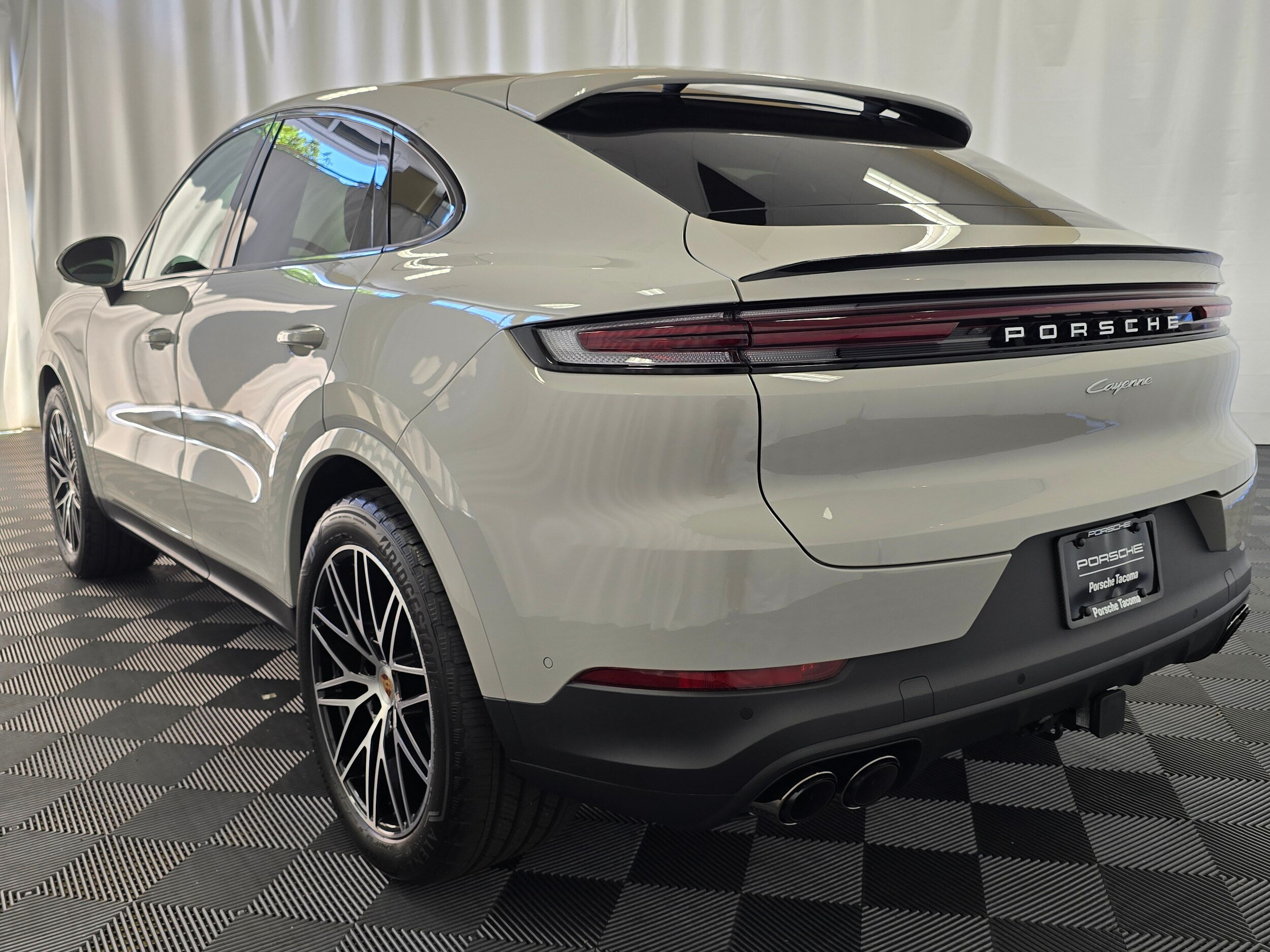 2025 Porsche Cayenne Coupe photo 3
