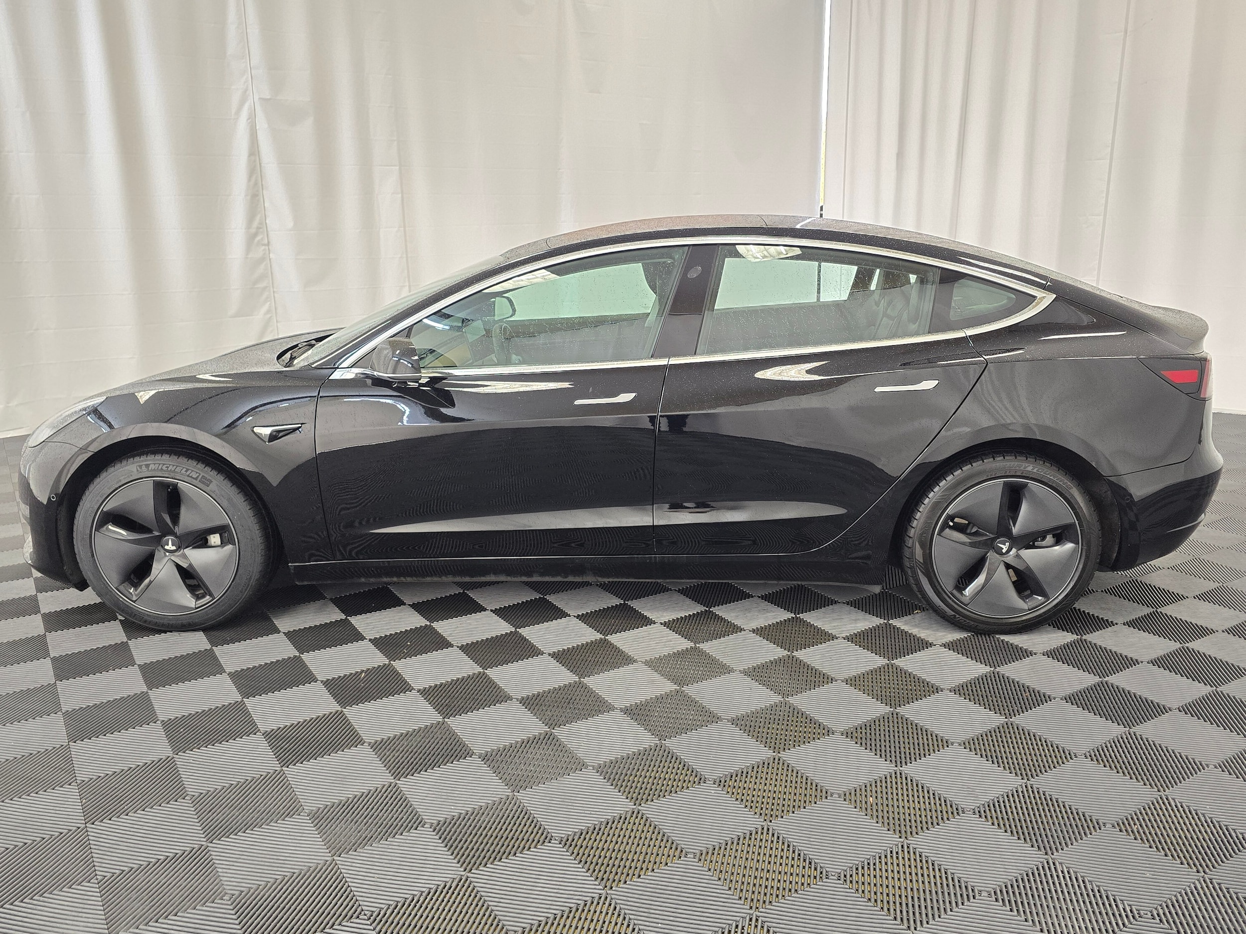 Used 2018 Tesla Model 3 Long Range Dual Motor with VIN 5YJ3E1EB8JF092945 for sale in Fife, WA
